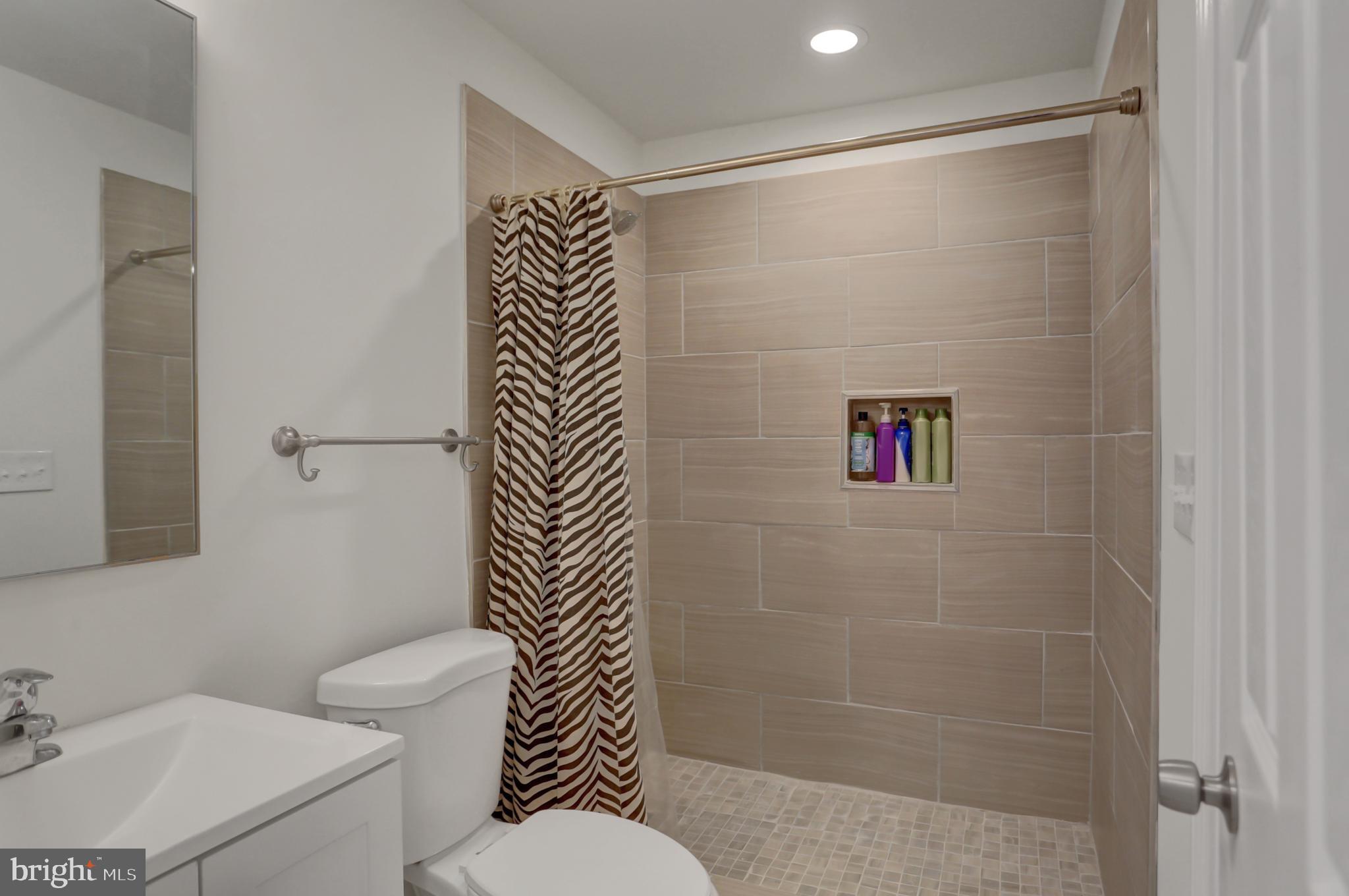 ROLLING HILLS - Residential