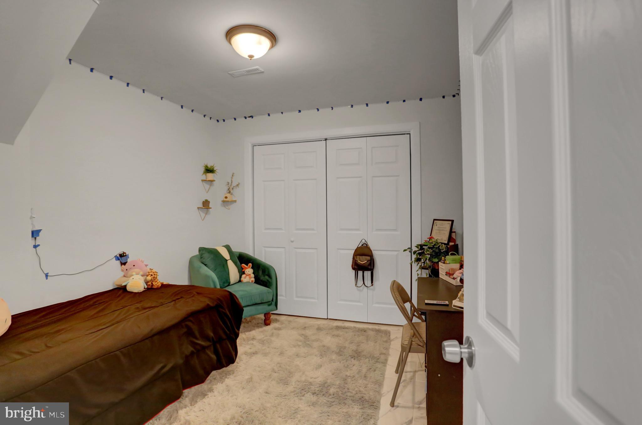 ROLLING HILLS - Residential