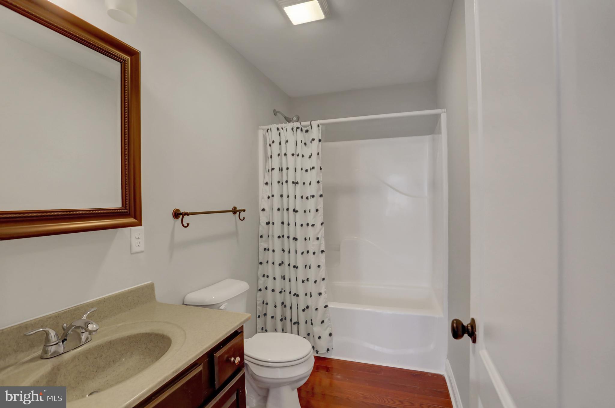 ROLLING HILLS - Residential