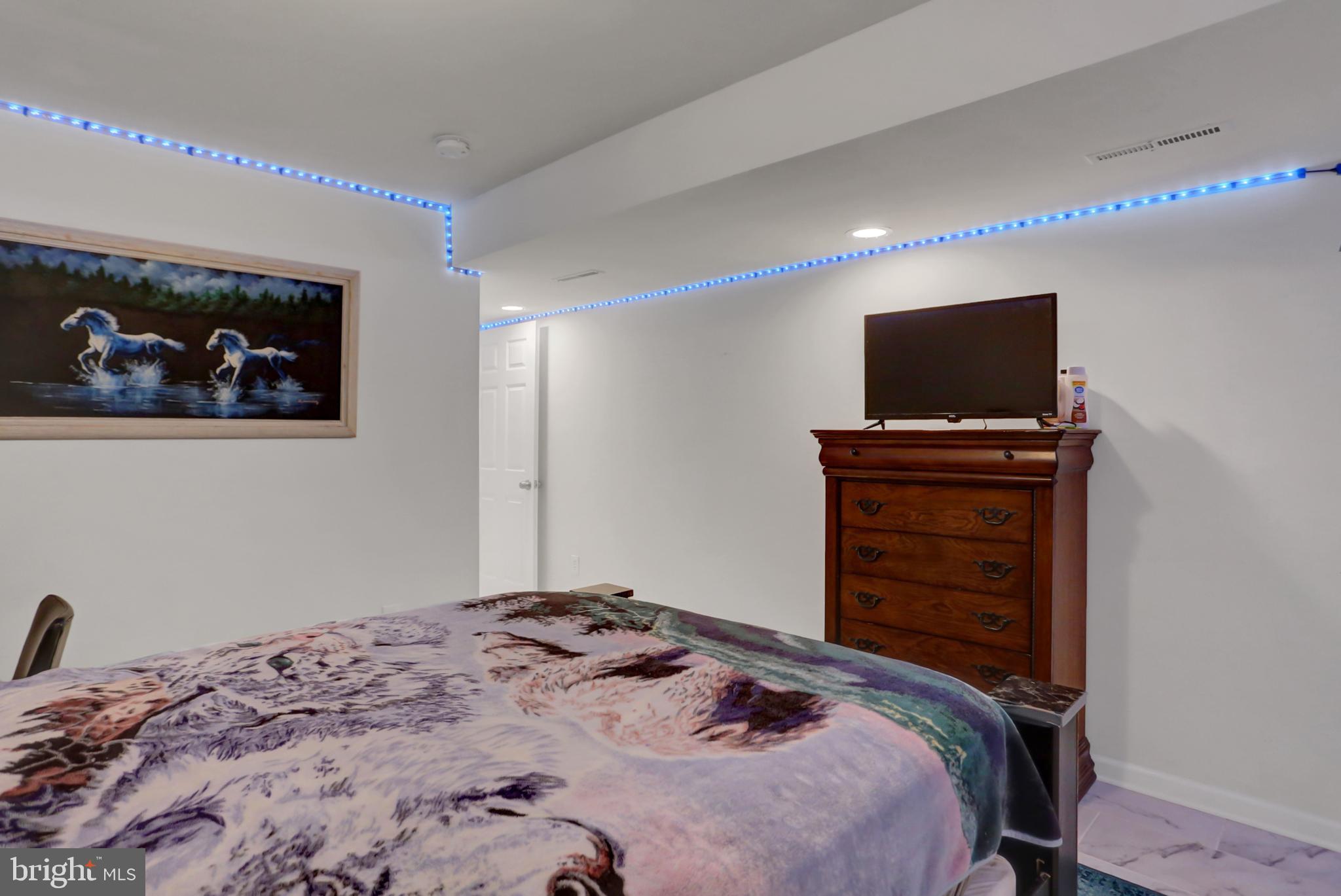 ROLLING HILLS - Residential