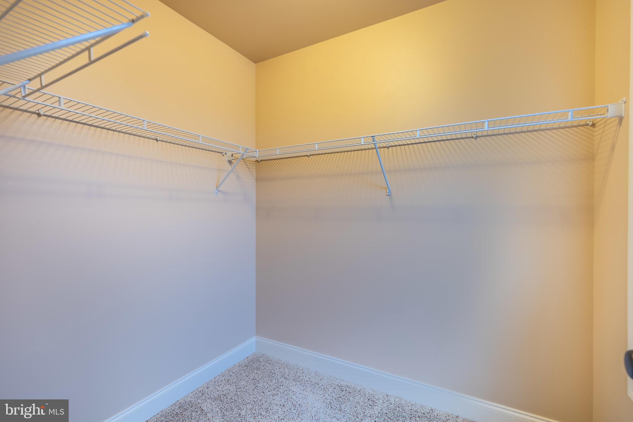 ROLLING HILLS - Residential