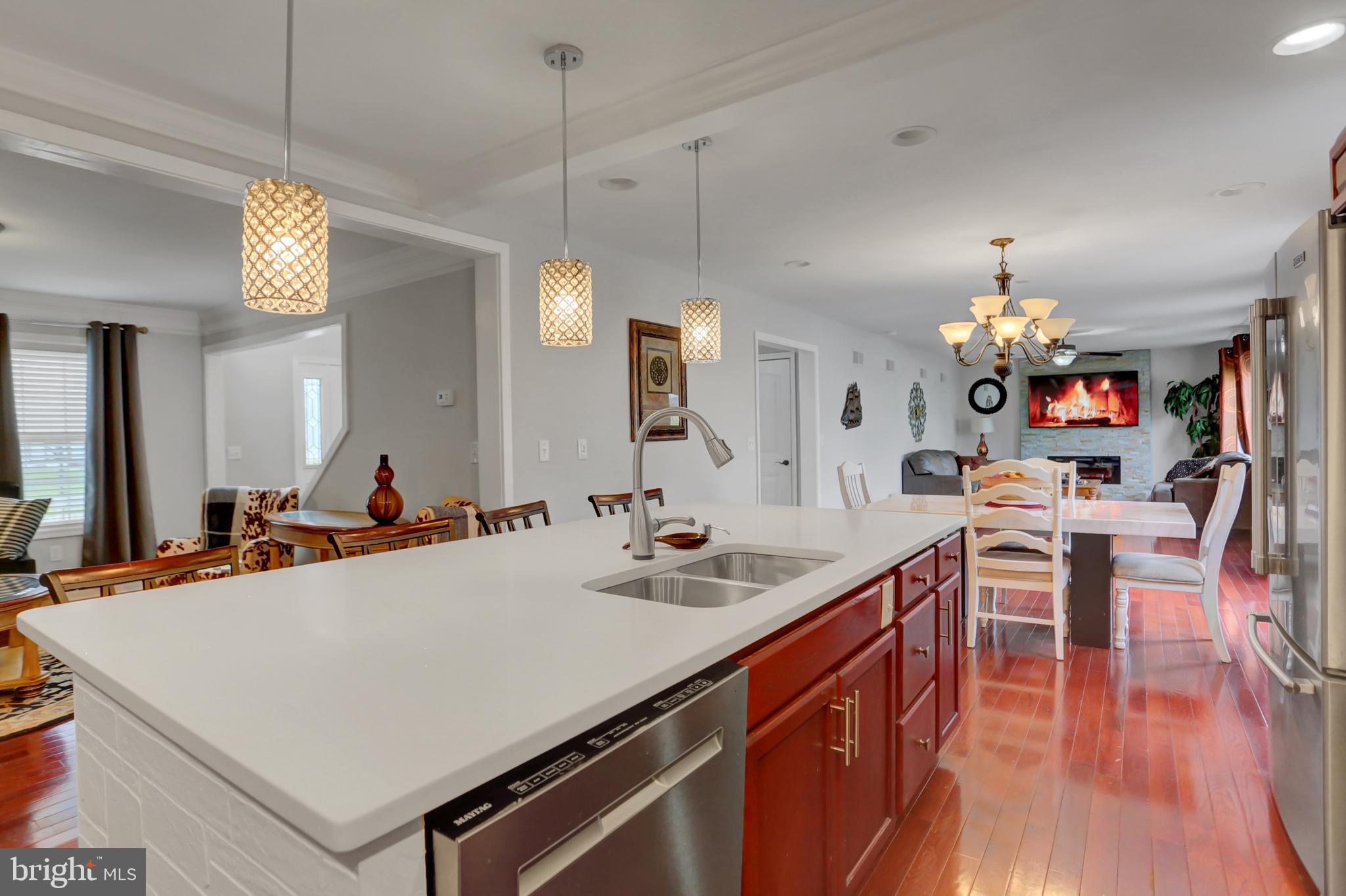 ROLLING HILLS - Residential