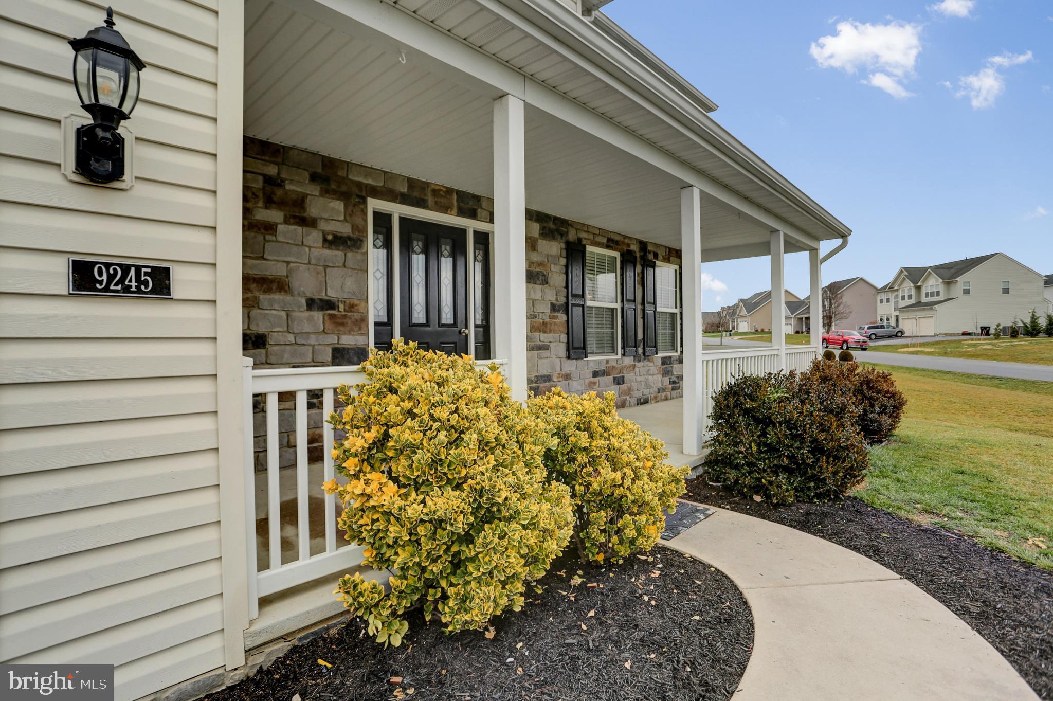 ROLLING HILLS - Residential