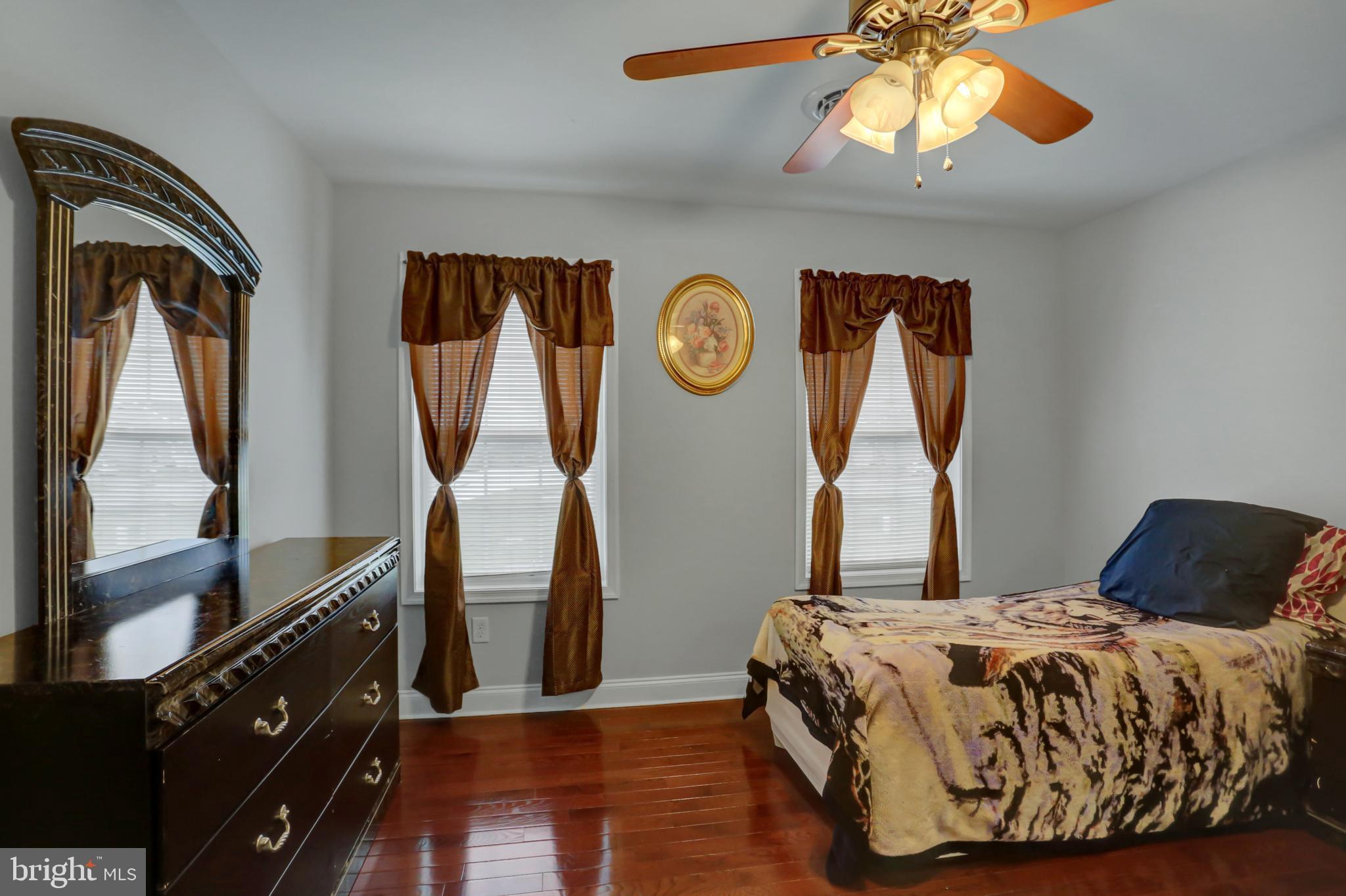 ROLLING HILLS - Residential