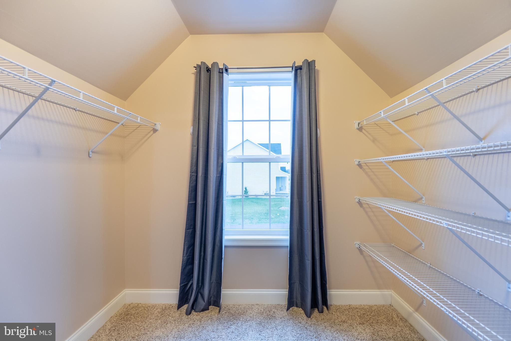 ROLLING HILLS - Residential