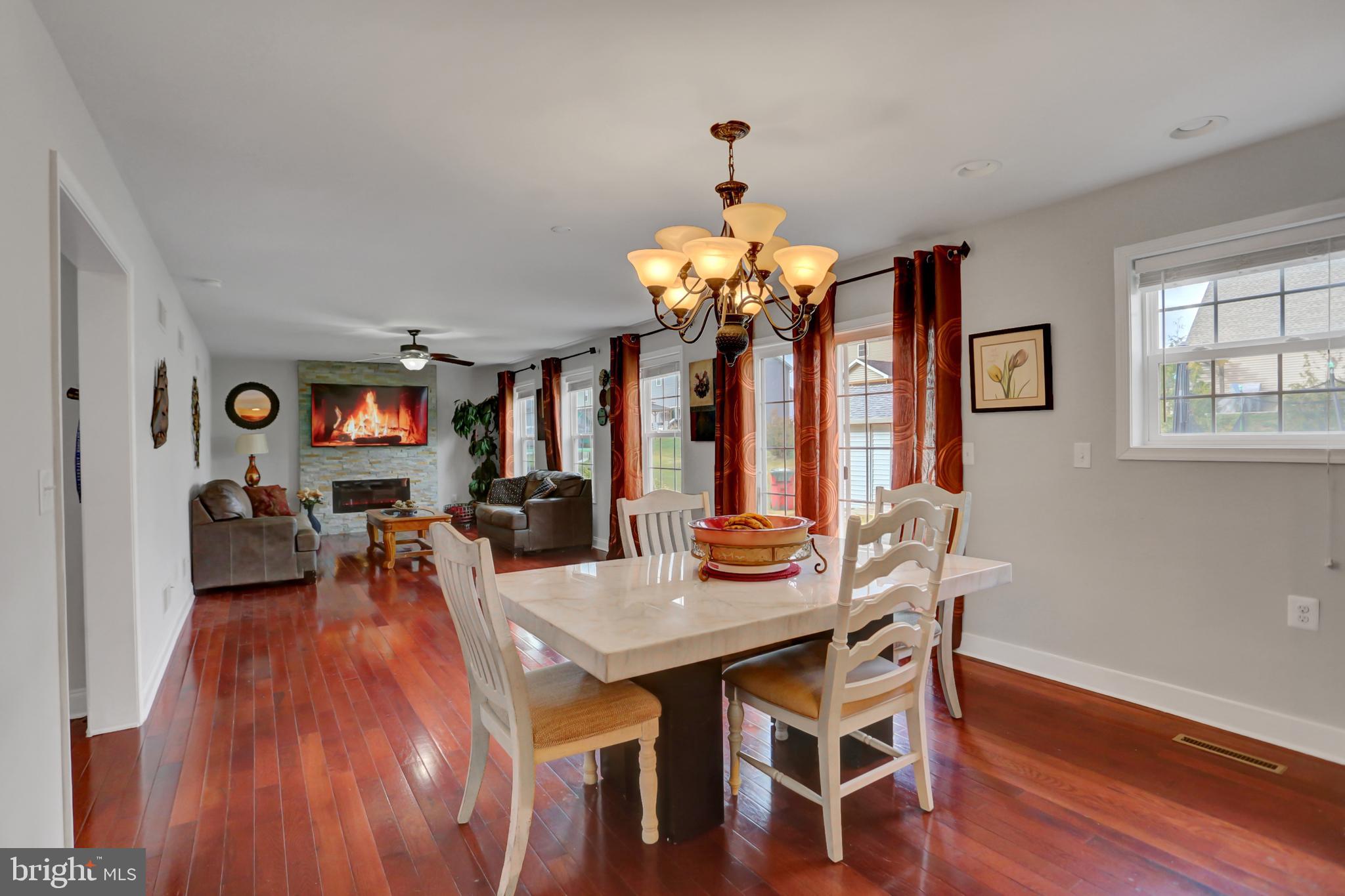 ROLLING HILLS - Residential