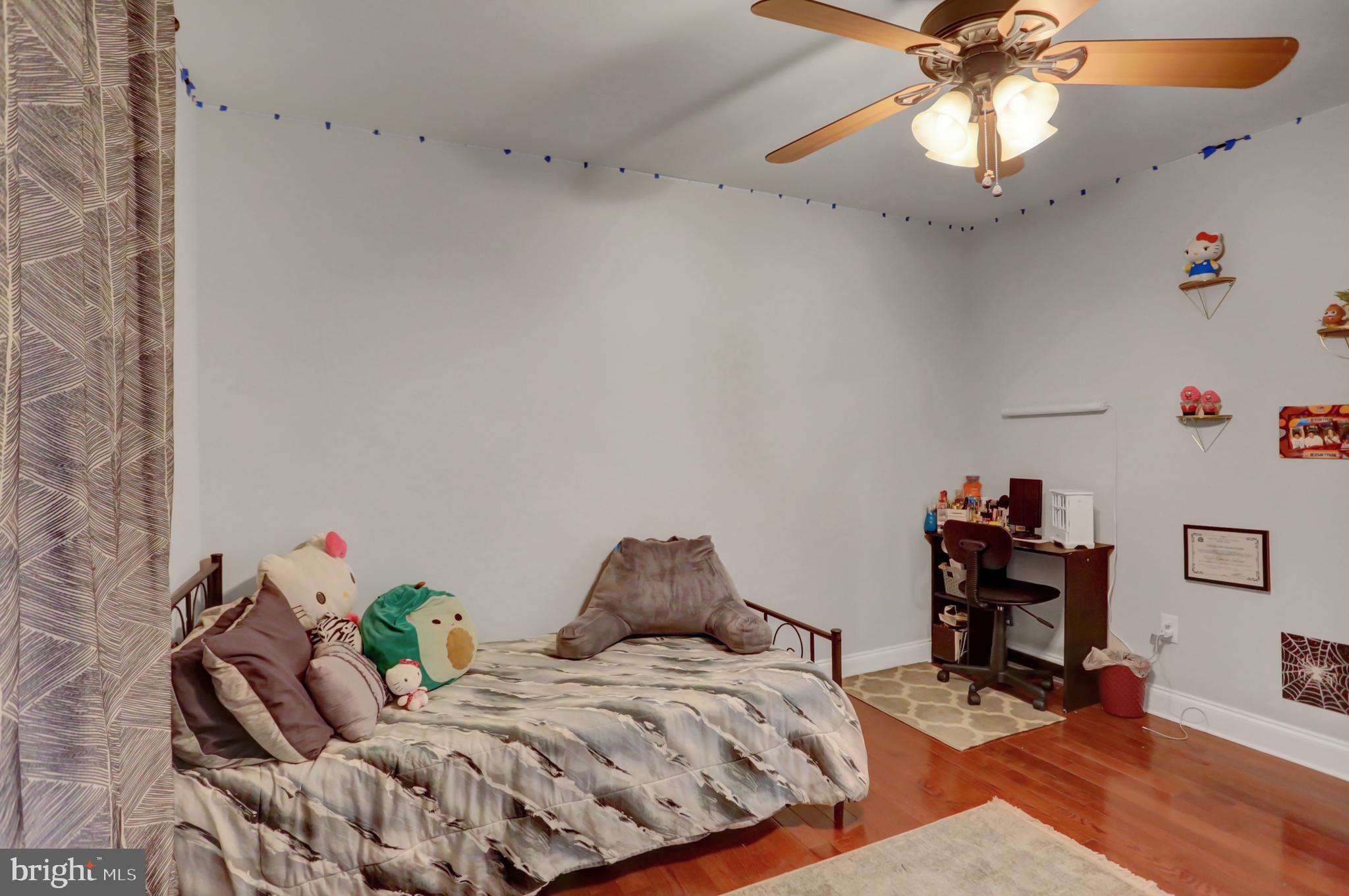 ROLLING HILLS - Residential