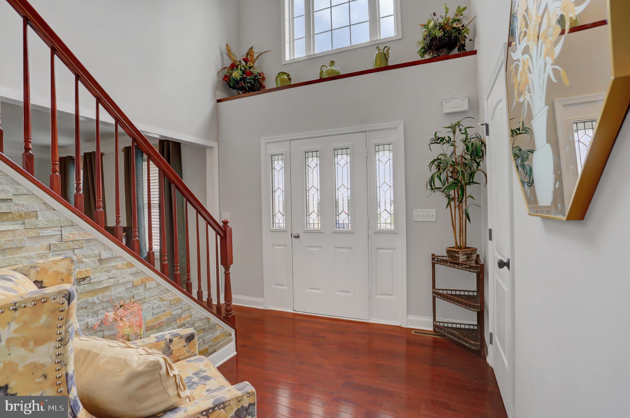 ROLLING HILLS - Residential