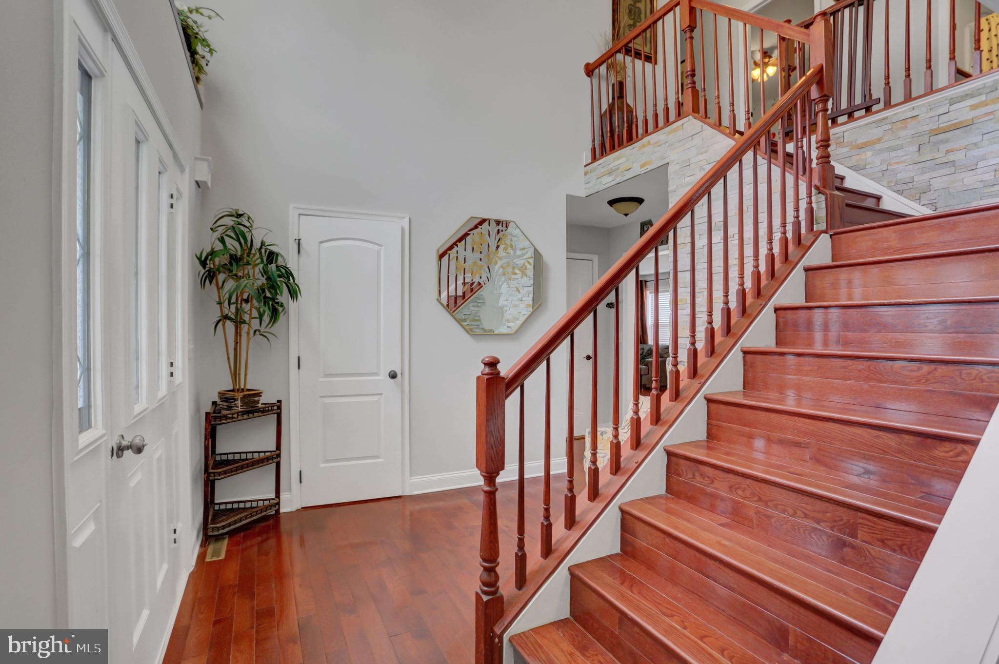 ROLLING HILLS - Residential