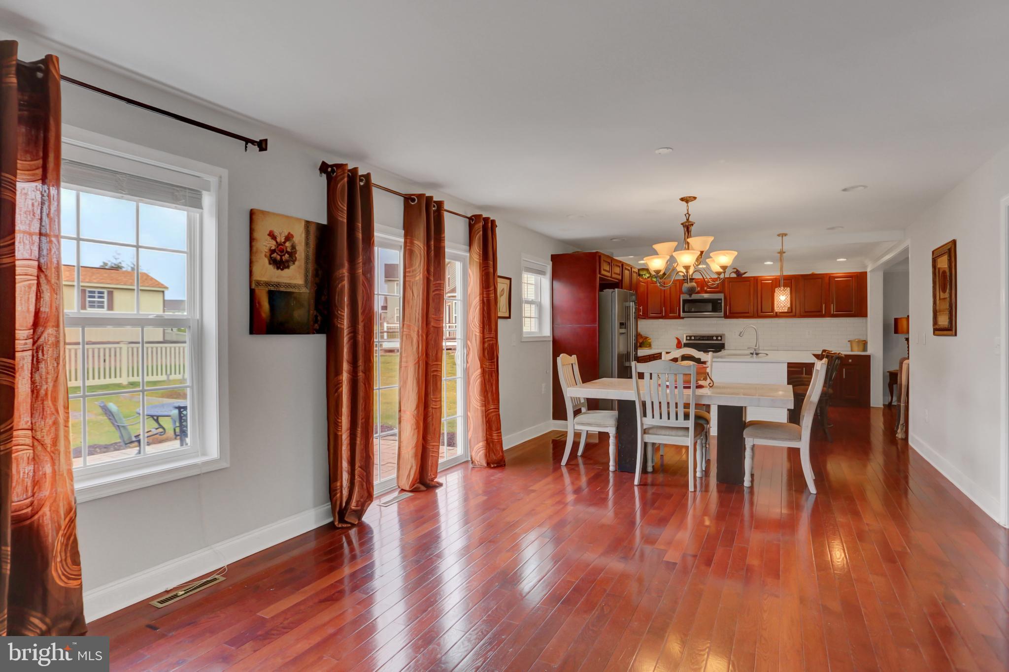 ROLLING HILLS - Residential