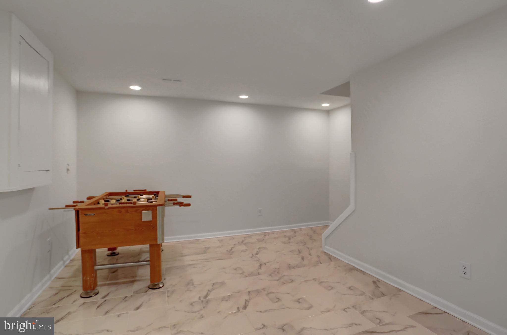 ROLLING HILLS - Residential