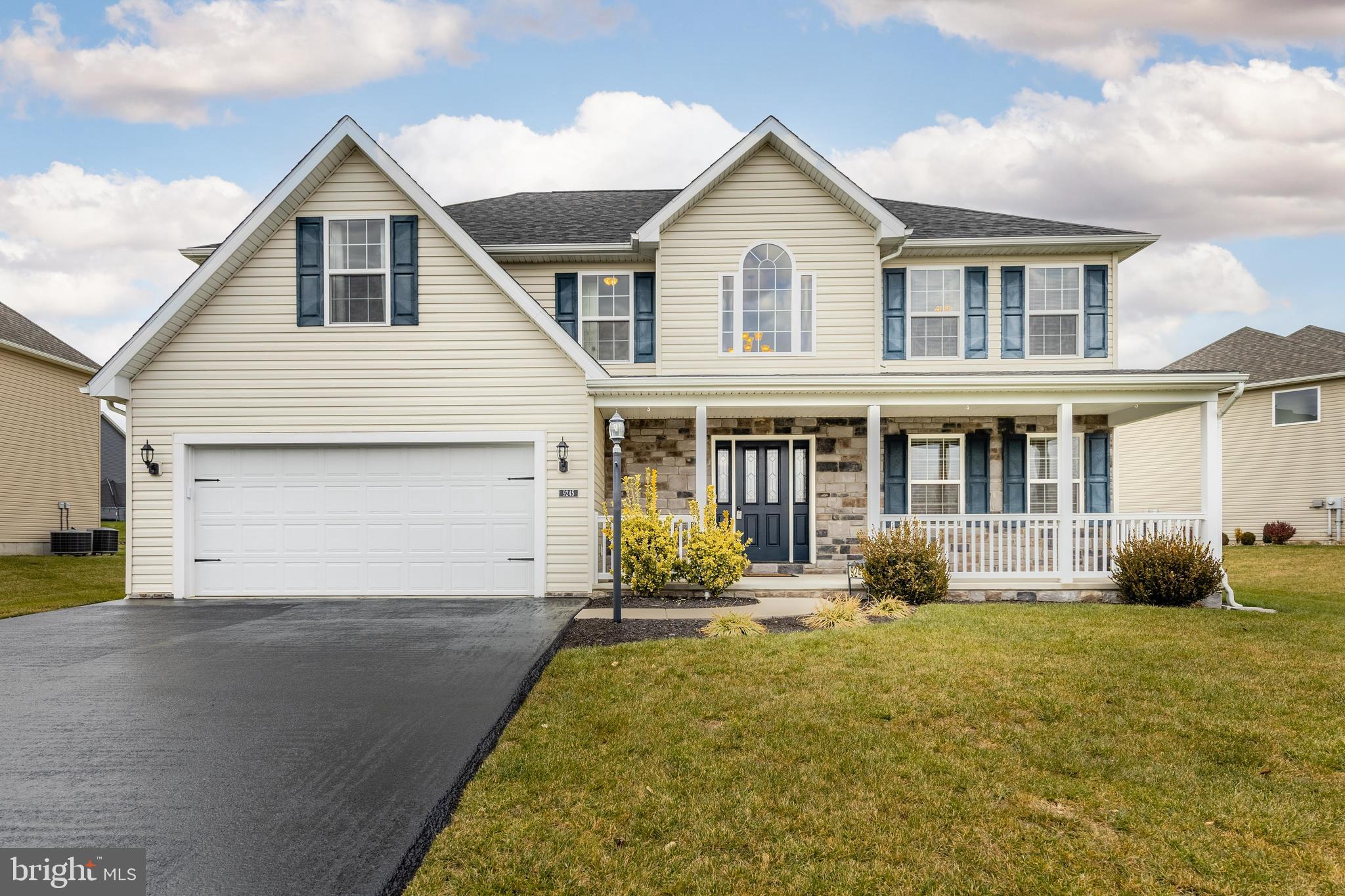 ROLLING HILLS - Residential