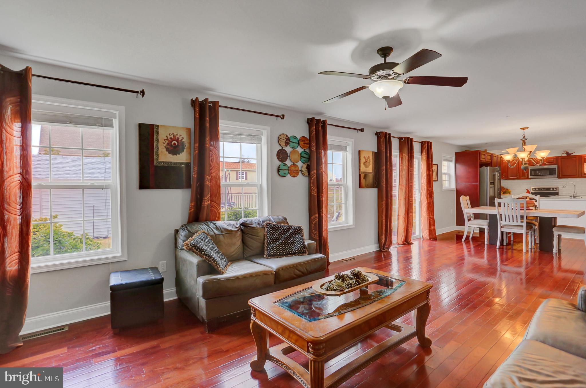 ROLLING HILLS - Residential