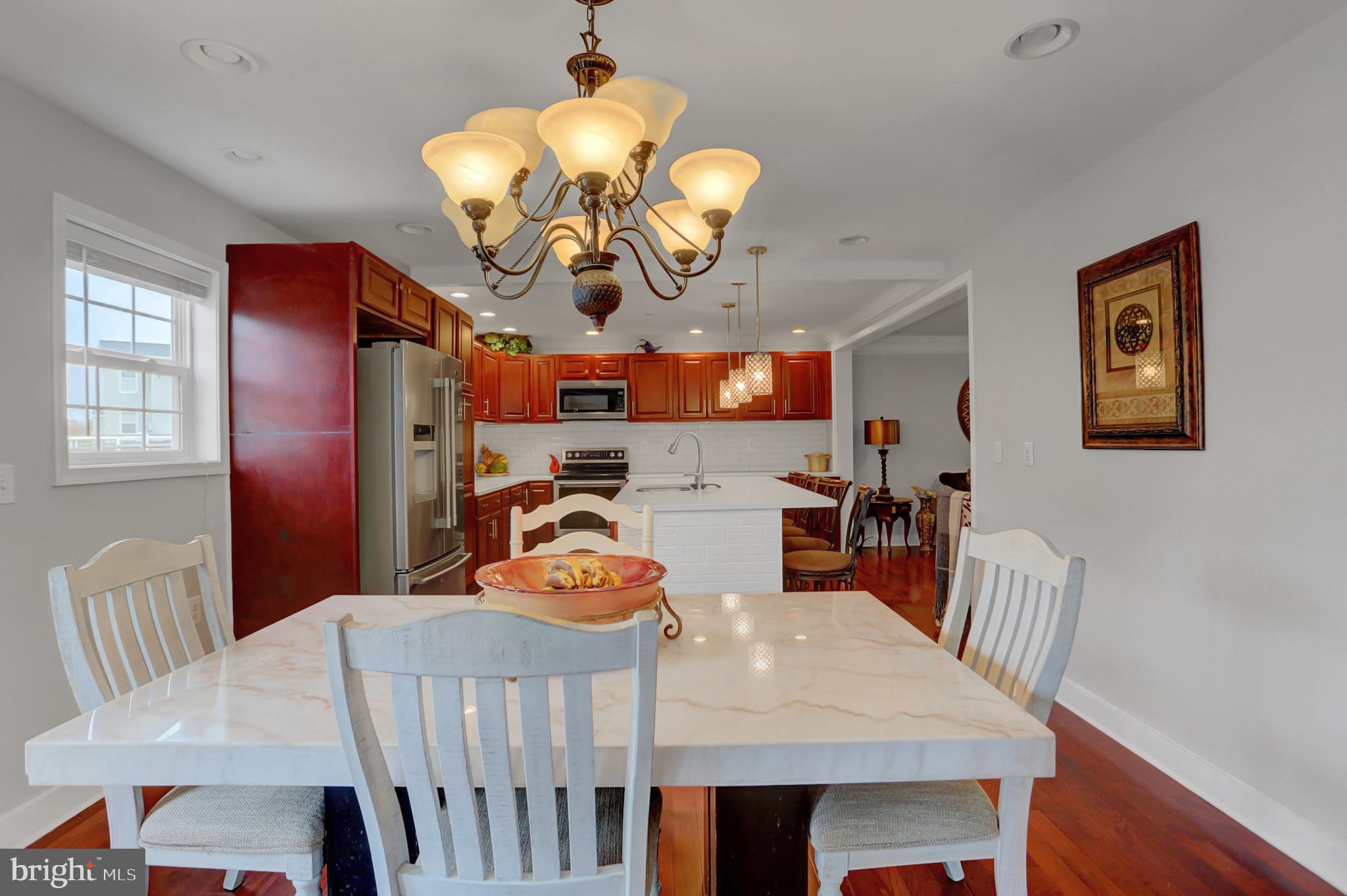 ROLLING HILLS - Residential