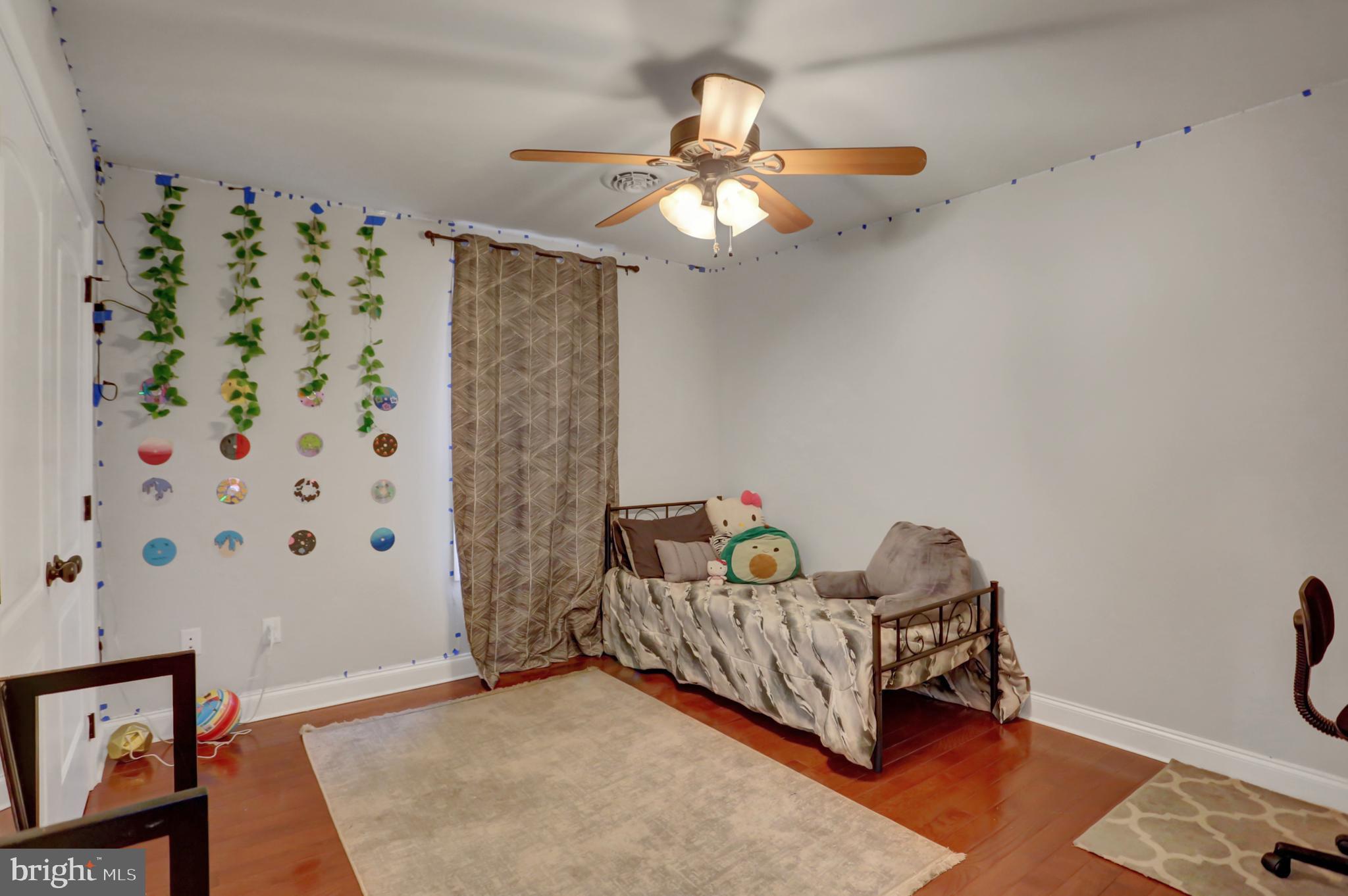 ROLLING HILLS - Residential