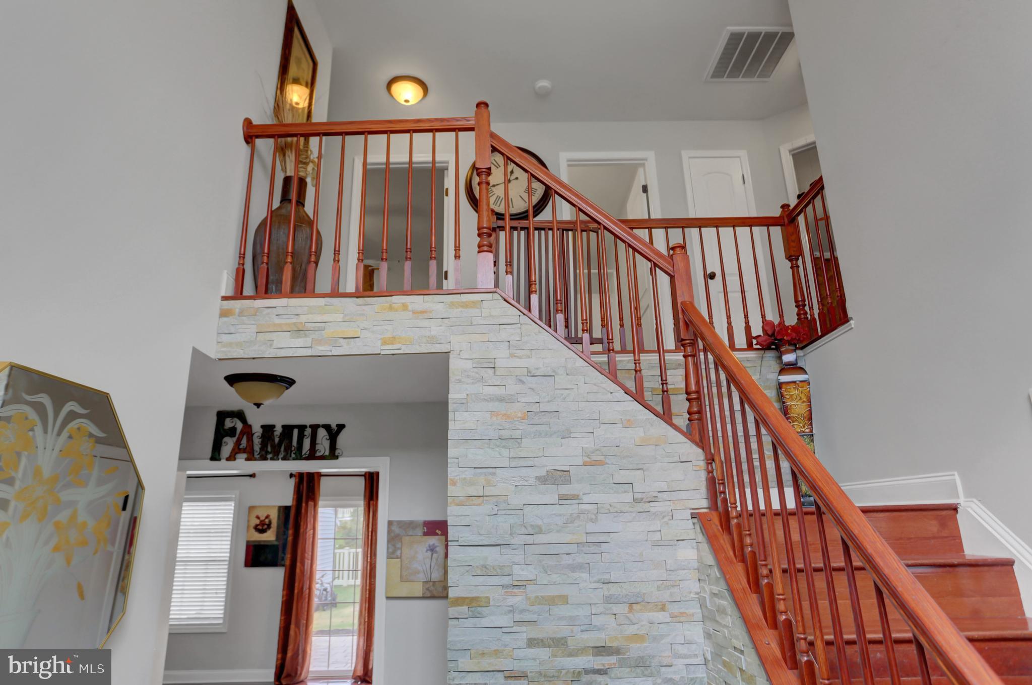 ROLLING HILLS - Residential