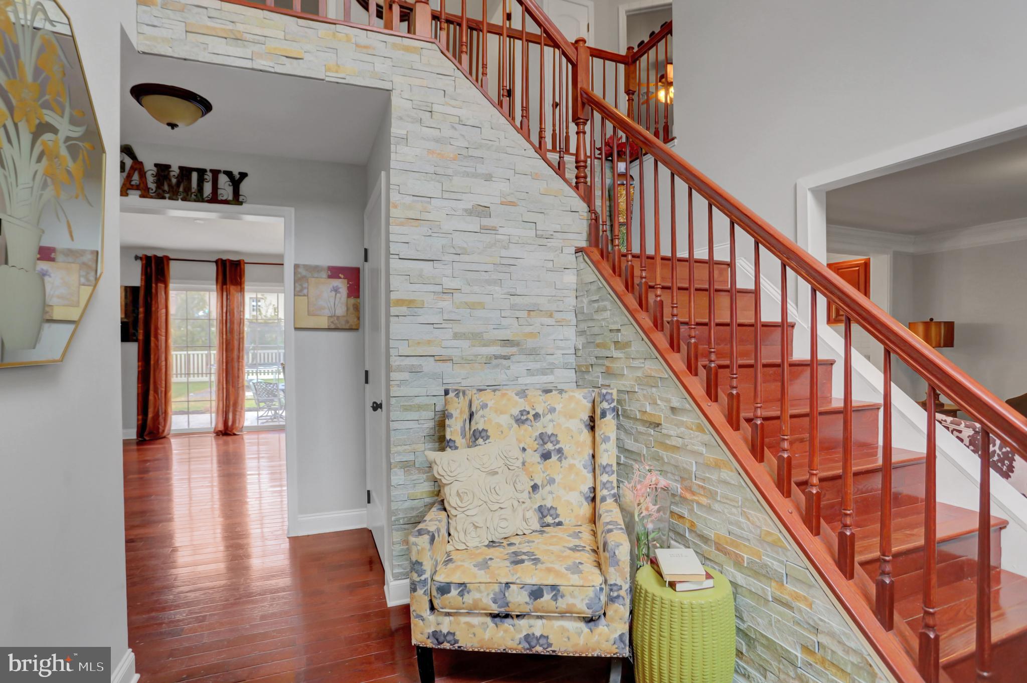 ROLLING HILLS - Residential