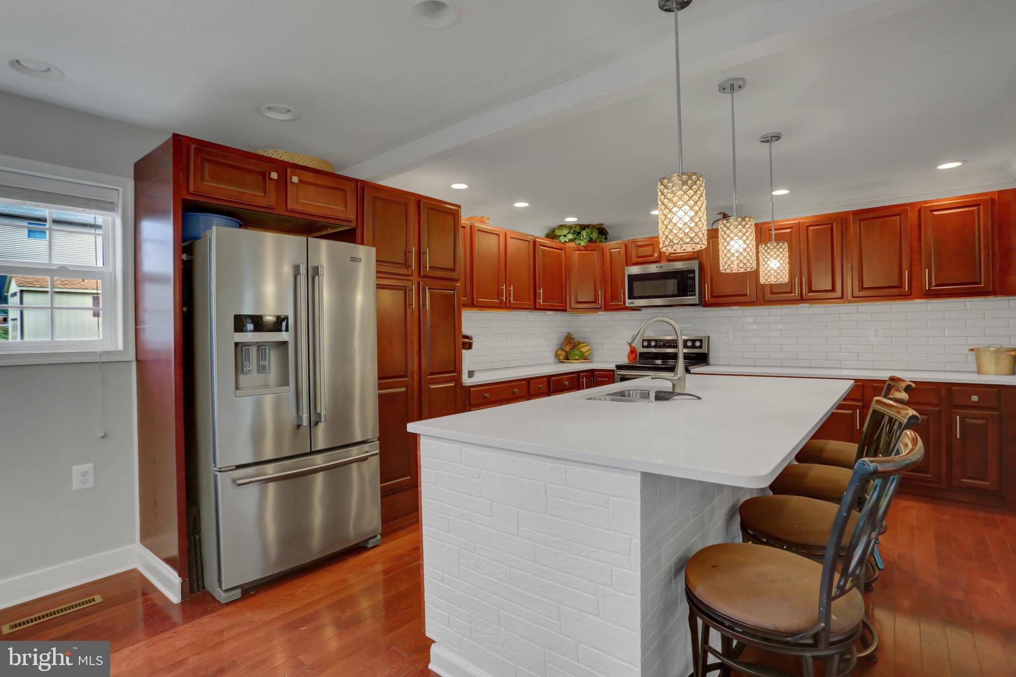 ROLLING HILLS - Residential