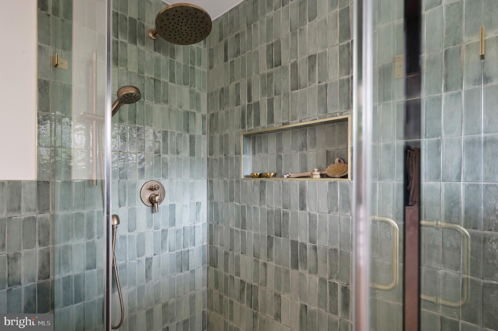 LAKE BARCROFT - Residential