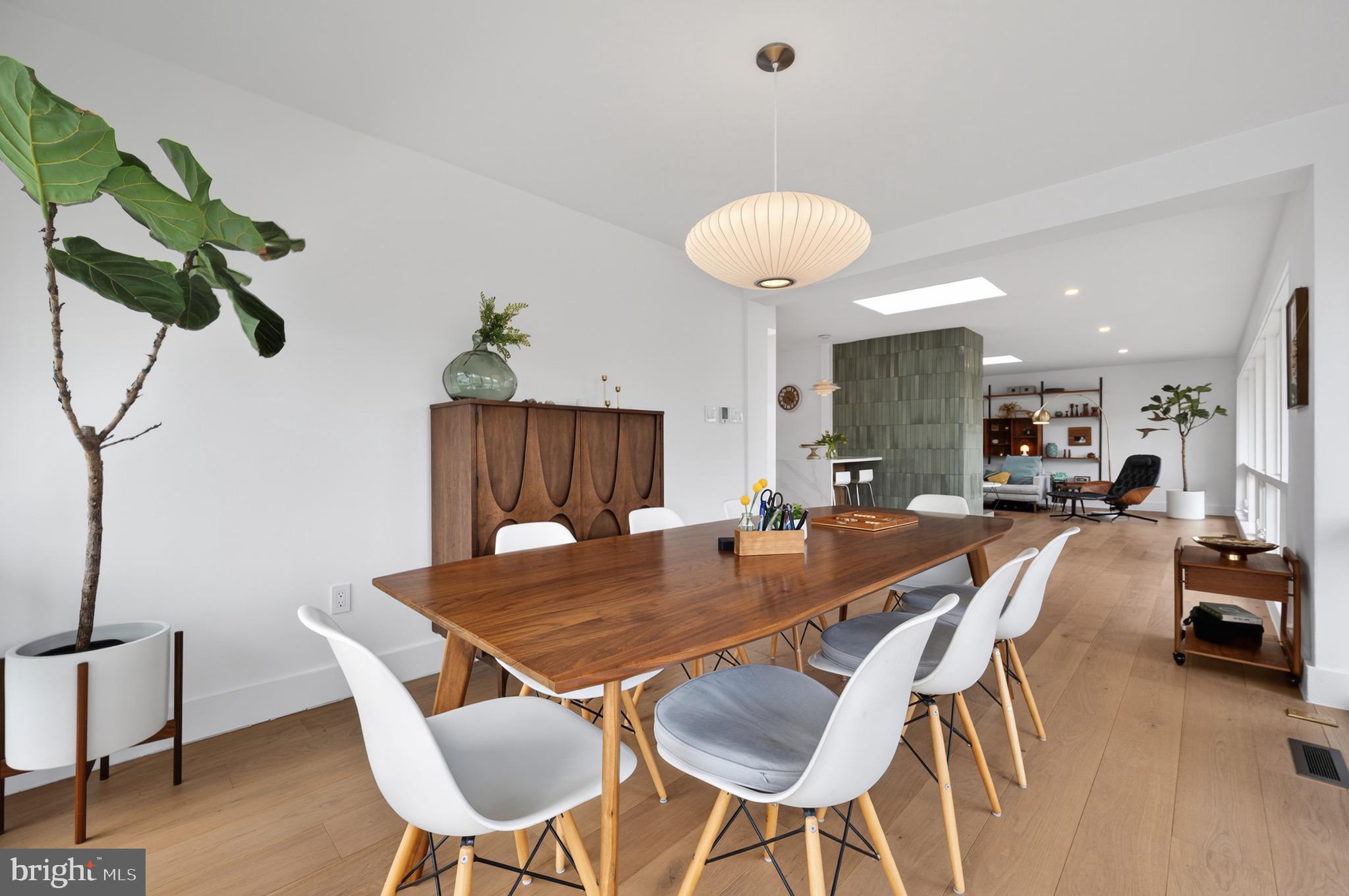 LAKE BARCROFT - Residential