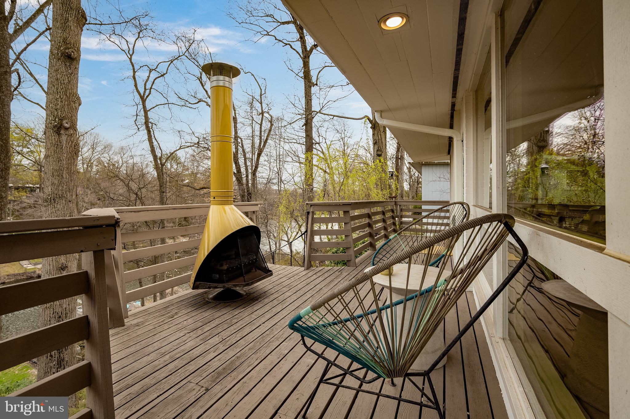 LAKE BARCROFT - Residential