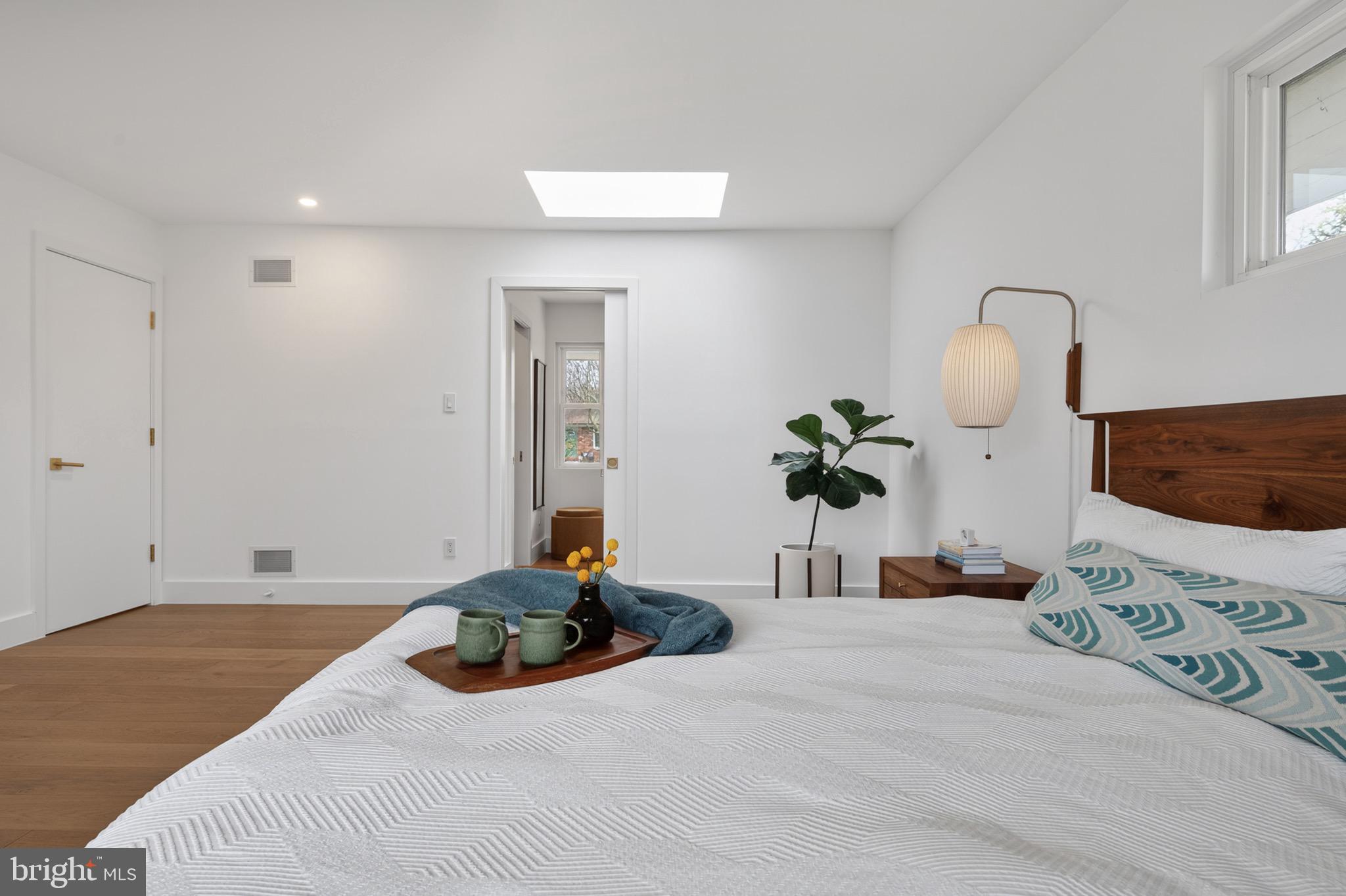 LAKE BARCROFT - Residential