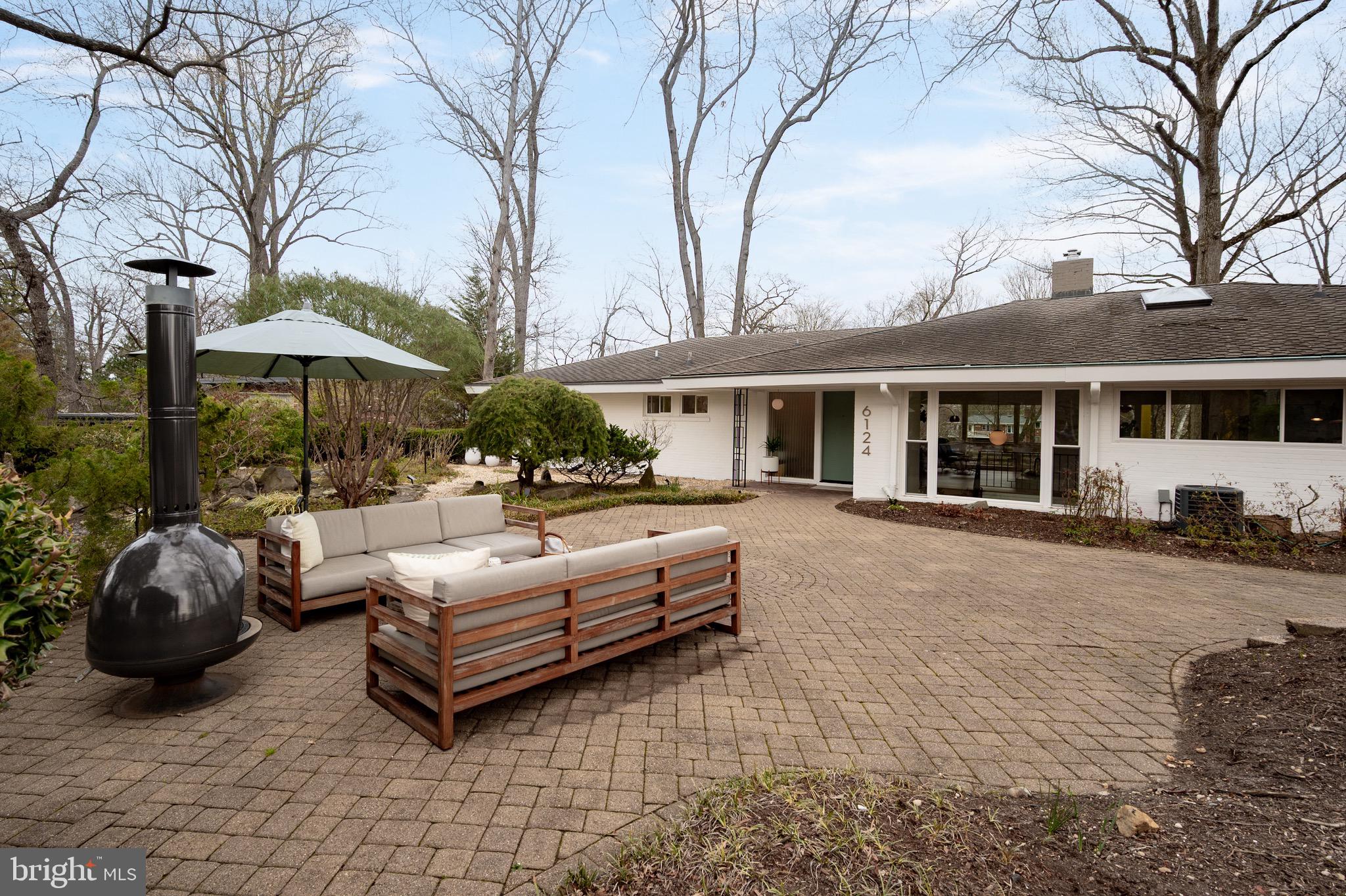 LAKE BARCROFT - Residential