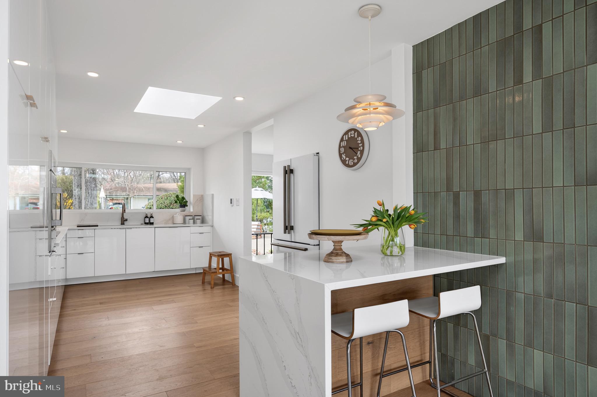 LAKE BARCROFT - Residential