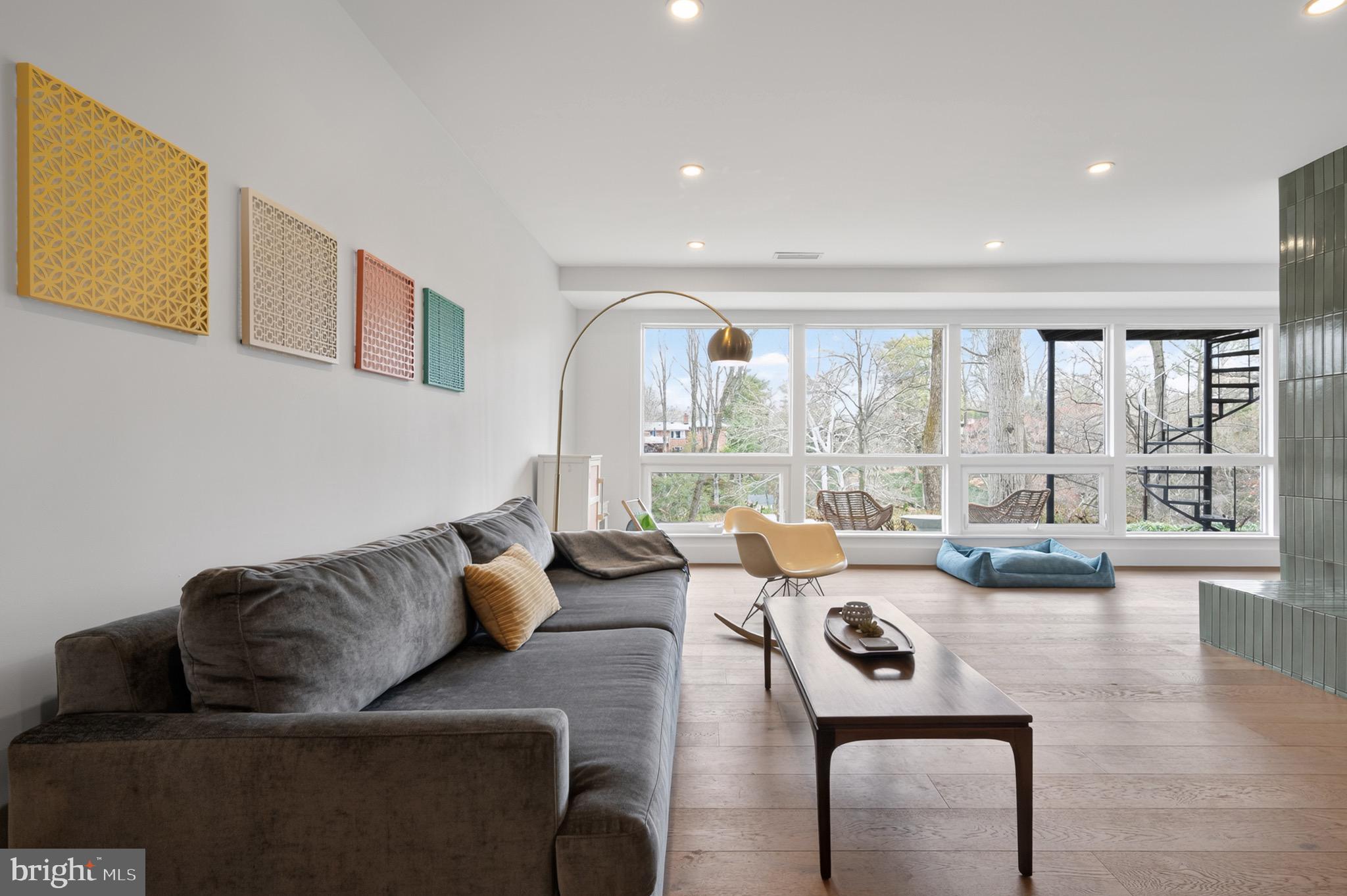 LAKE BARCROFT - Residential