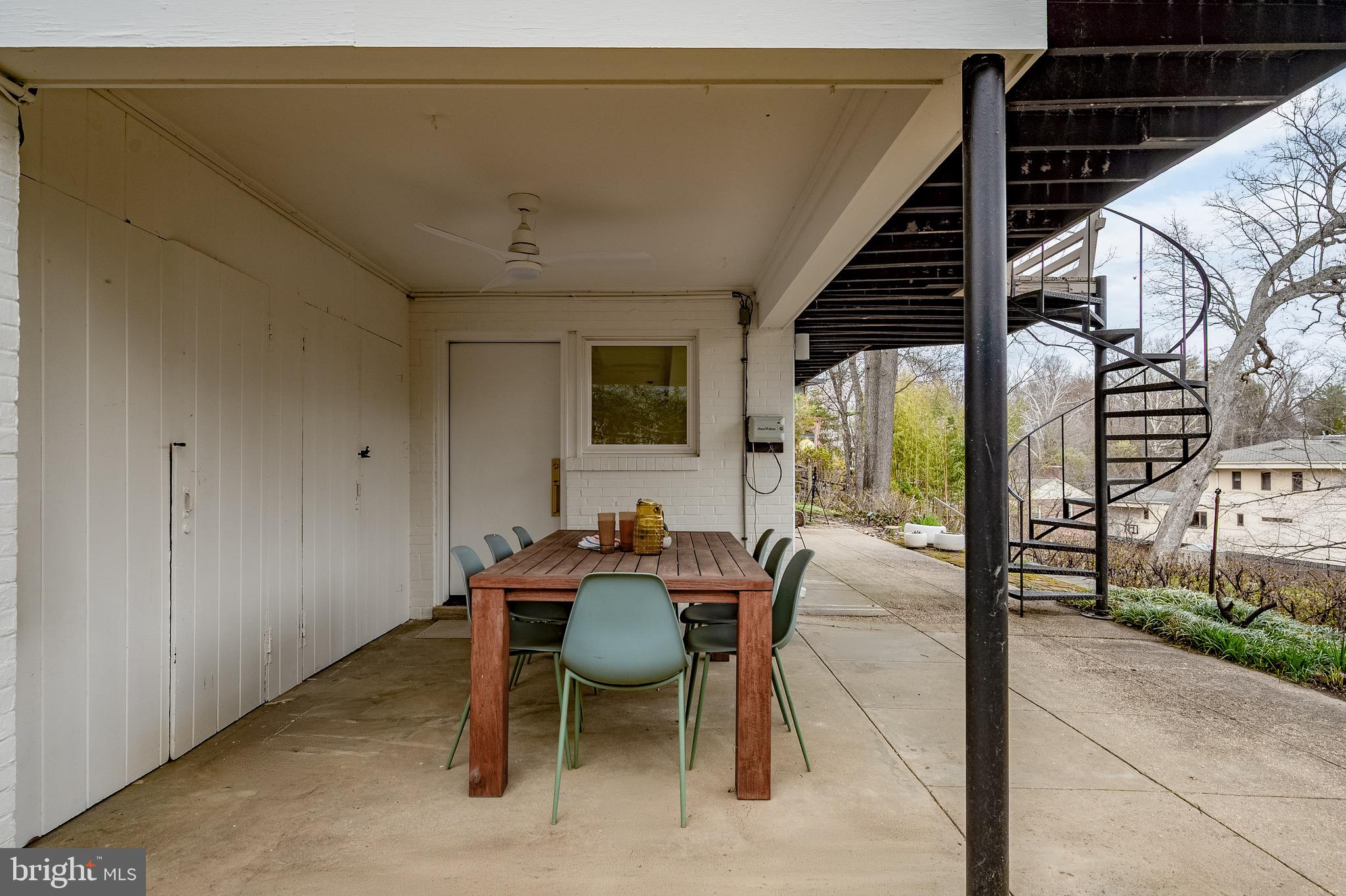 LAKE BARCROFT - Residential