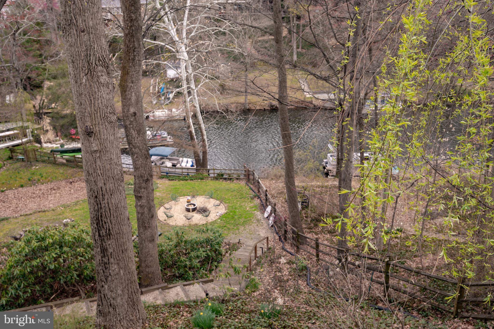 LAKE BARCROFT - Residential