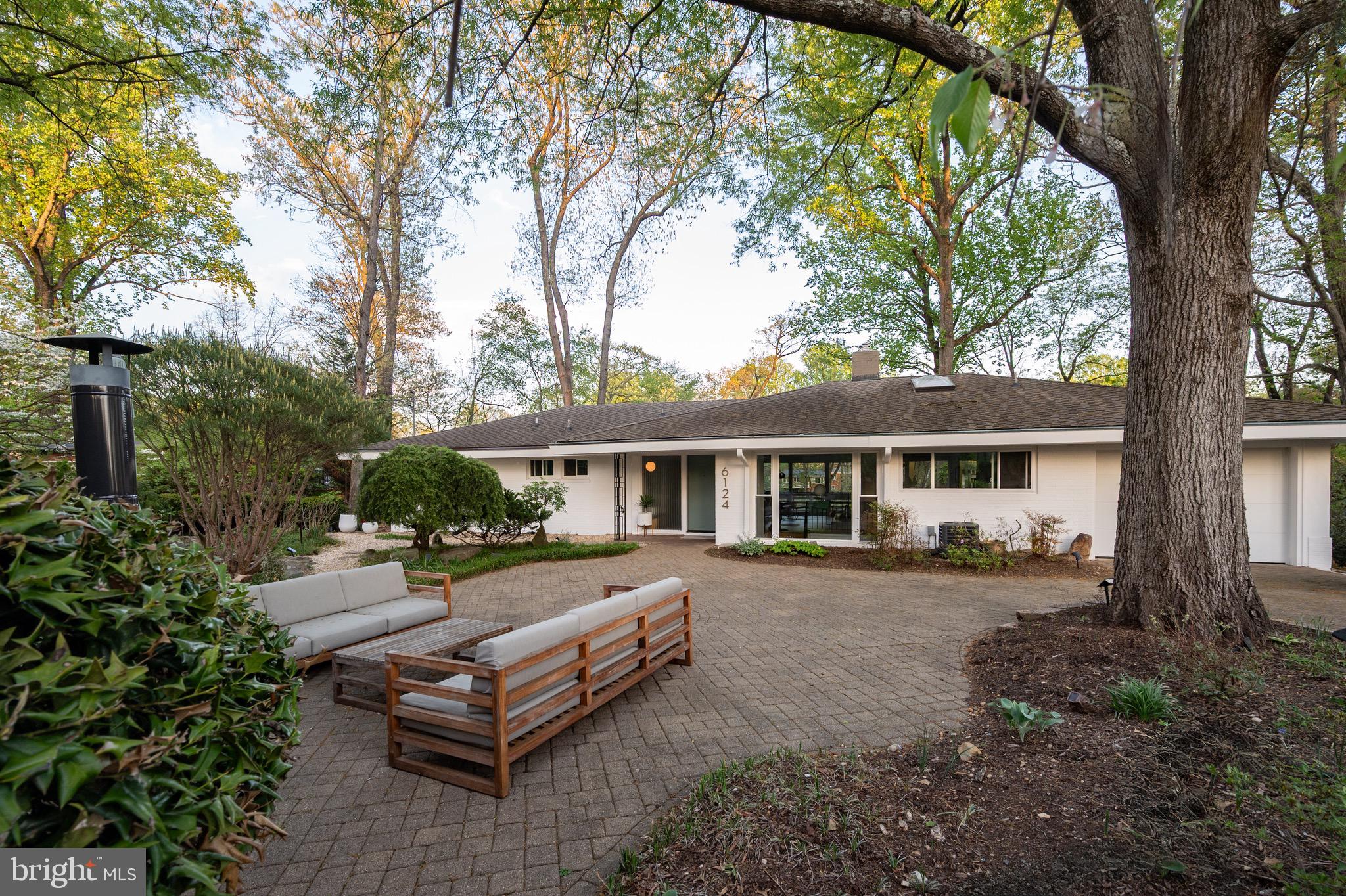 LAKE BARCROFT - Residential