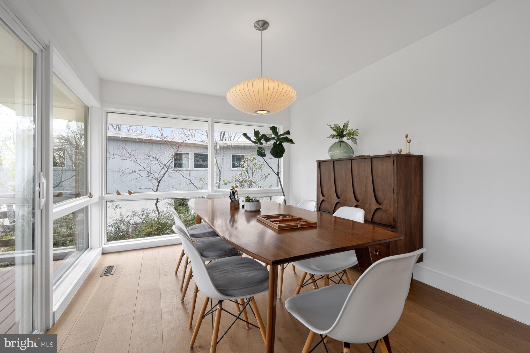 LAKE BARCROFT - Residential