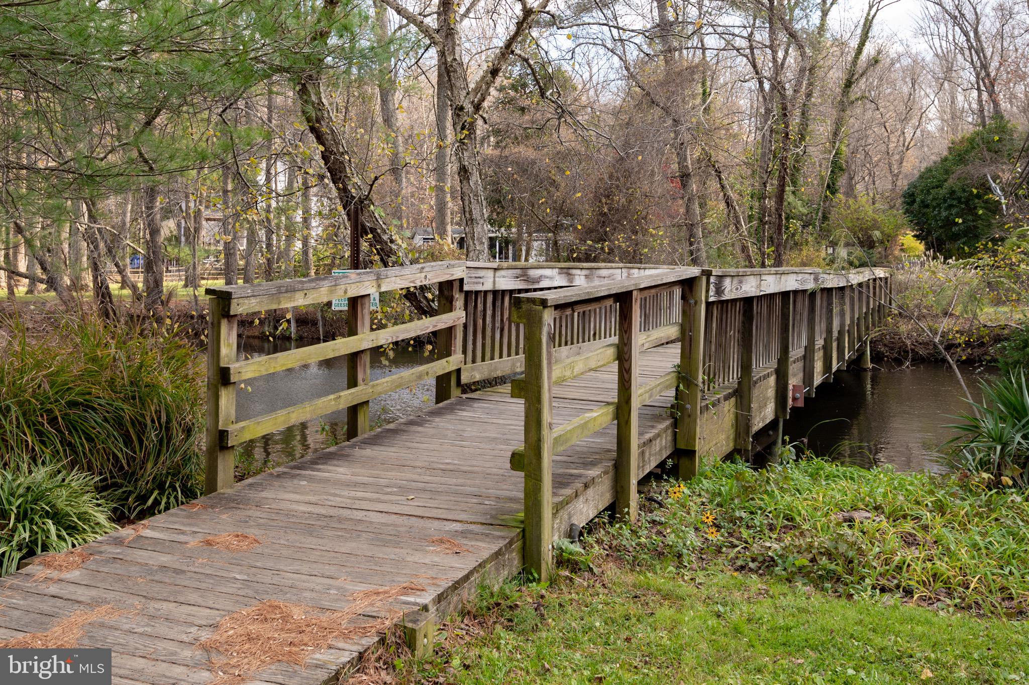 LAKE BARCROFT - Residential