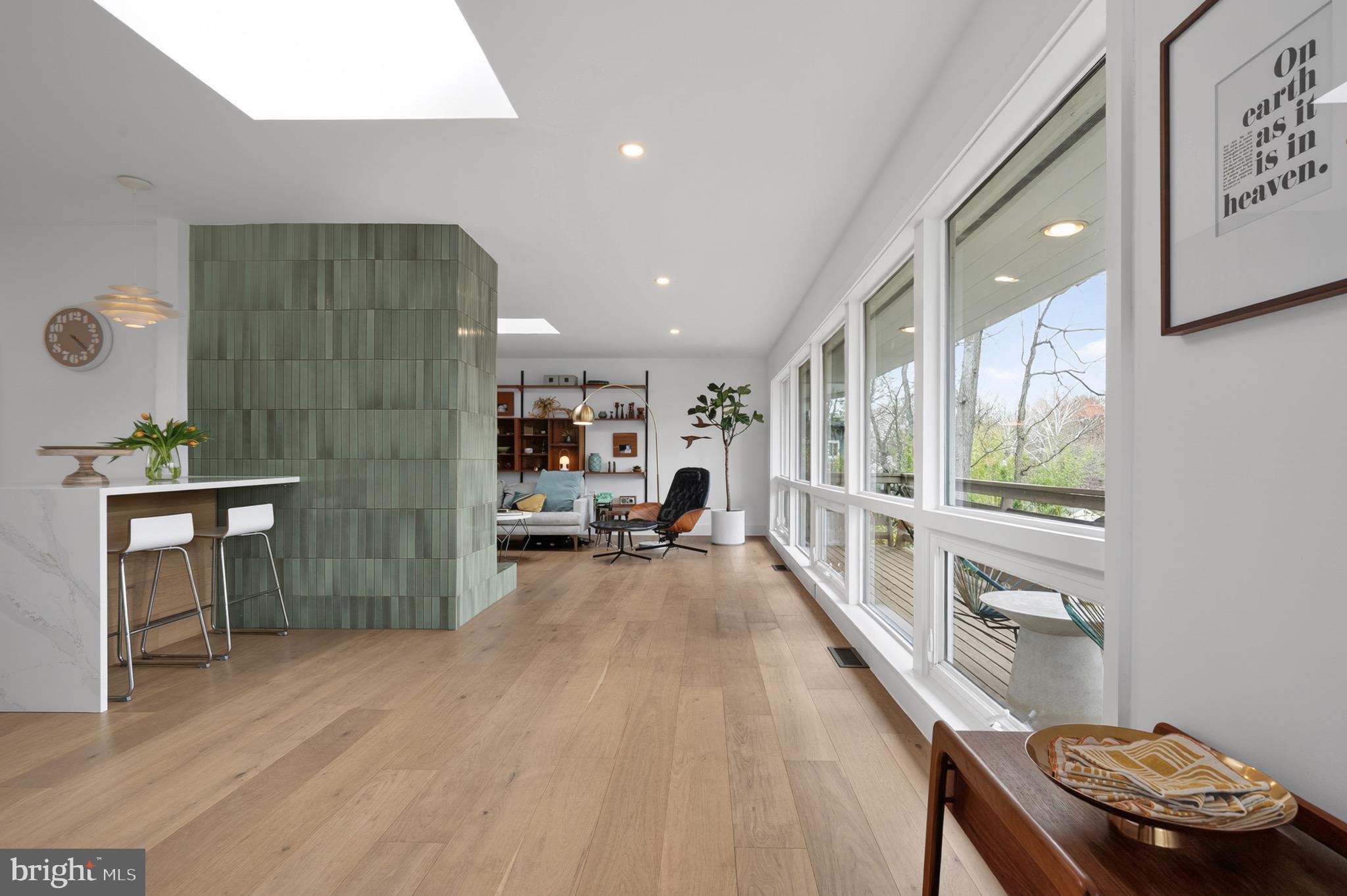 LAKE BARCROFT - Residential