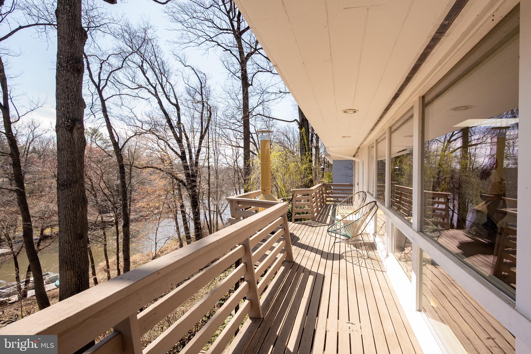 LAKE BARCROFT - Residential