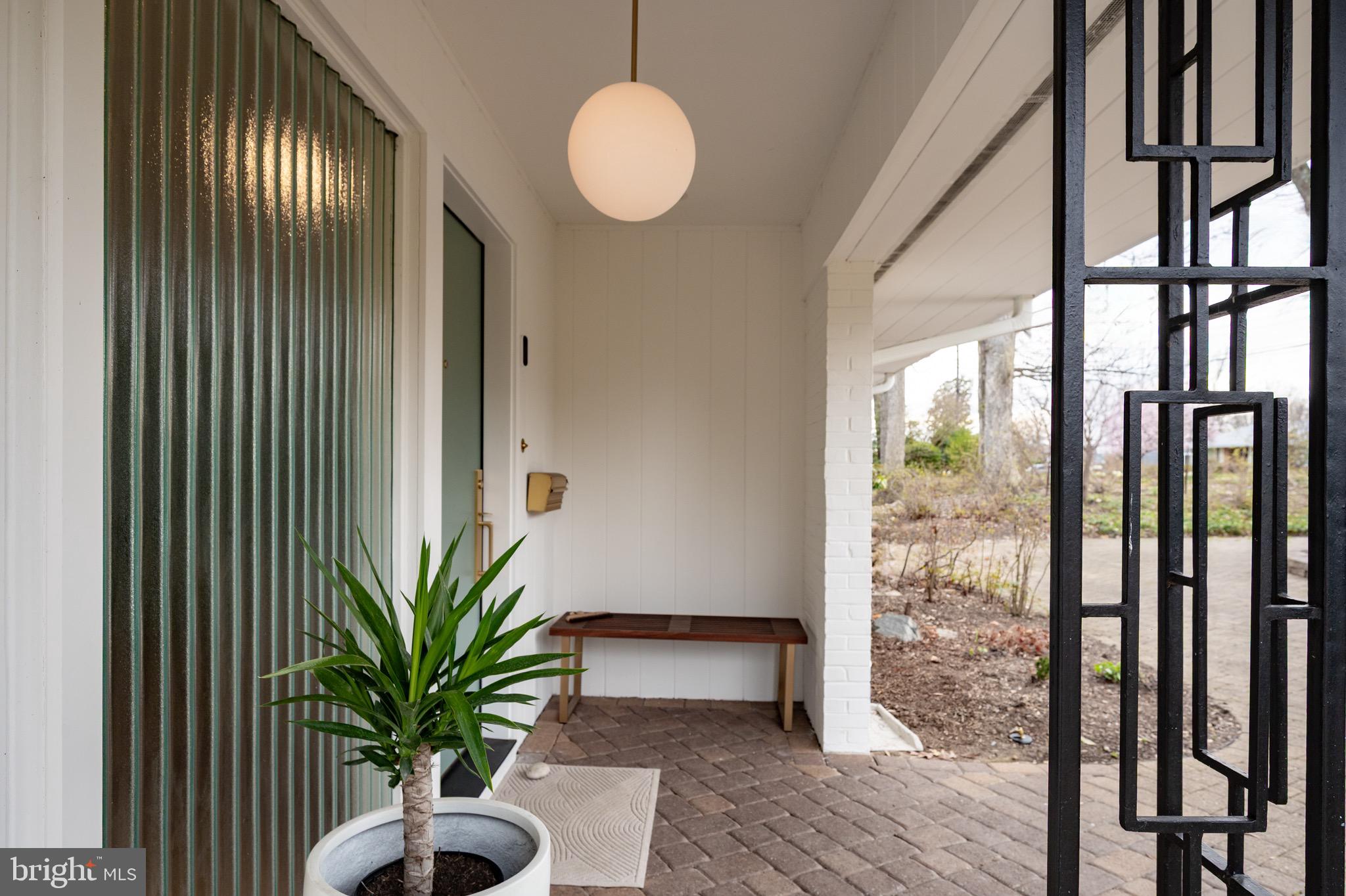 LAKE BARCROFT - Residential