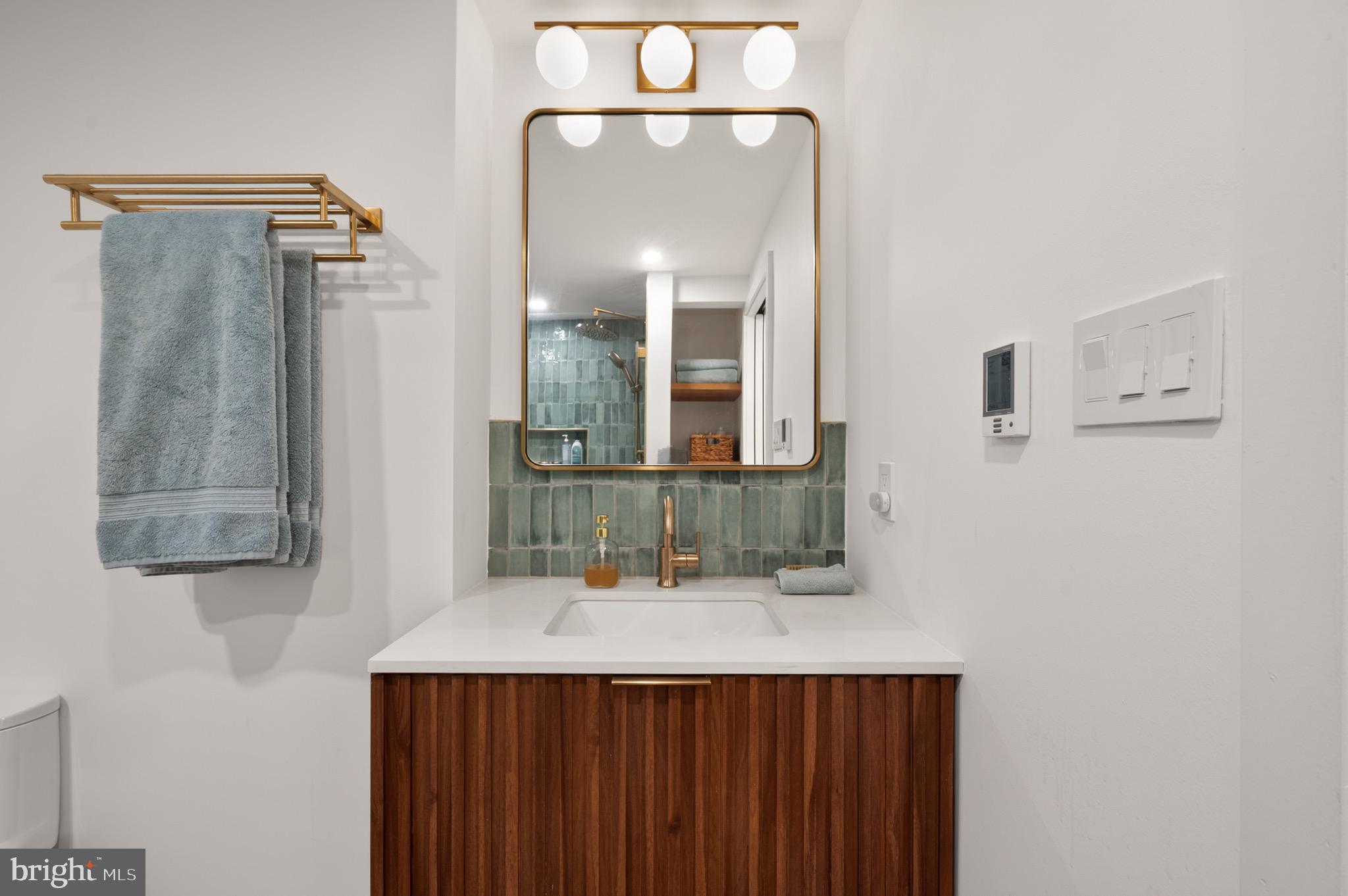 LAKE BARCROFT - Residential