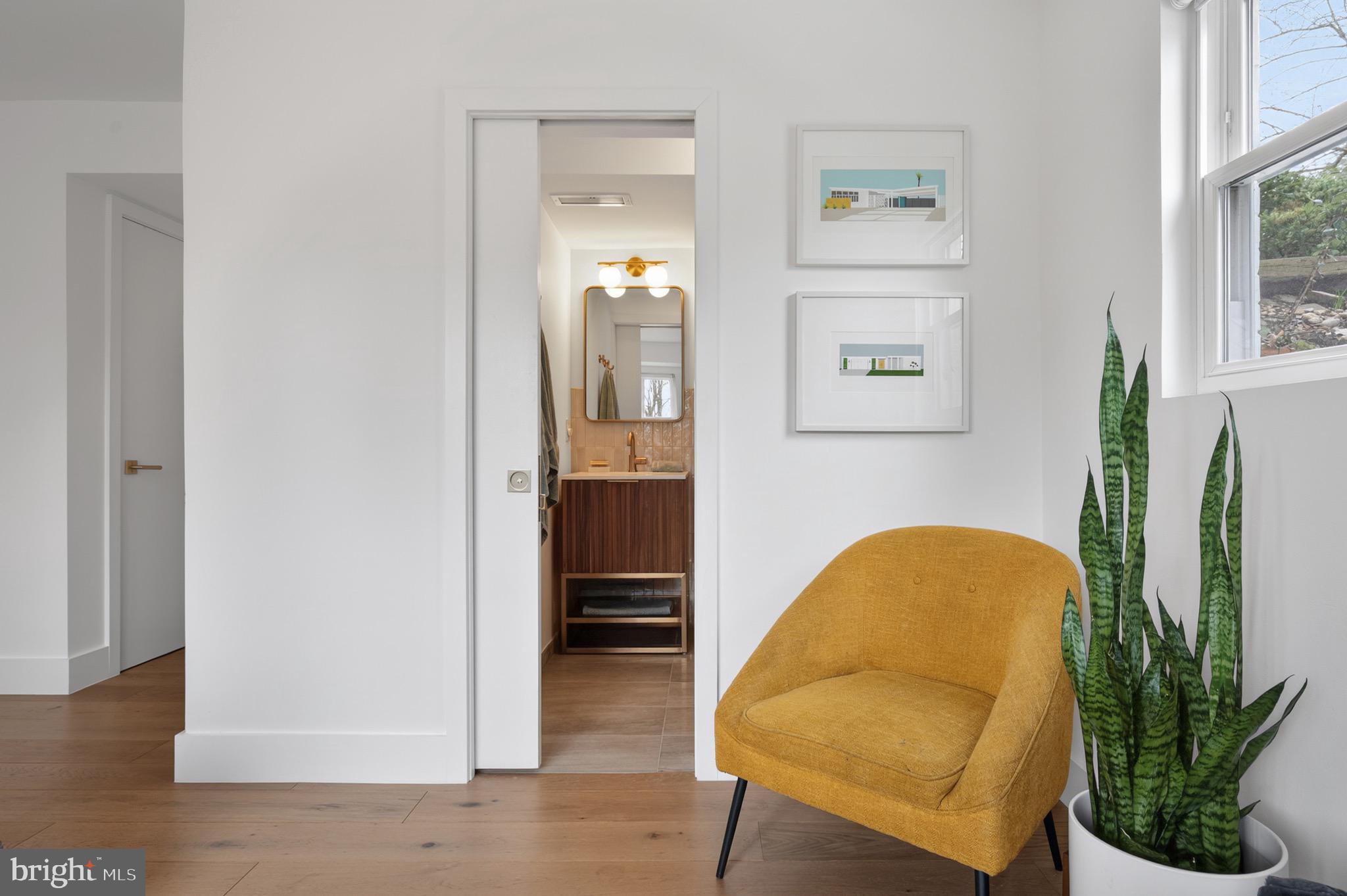 LAKE BARCROFT - Residential