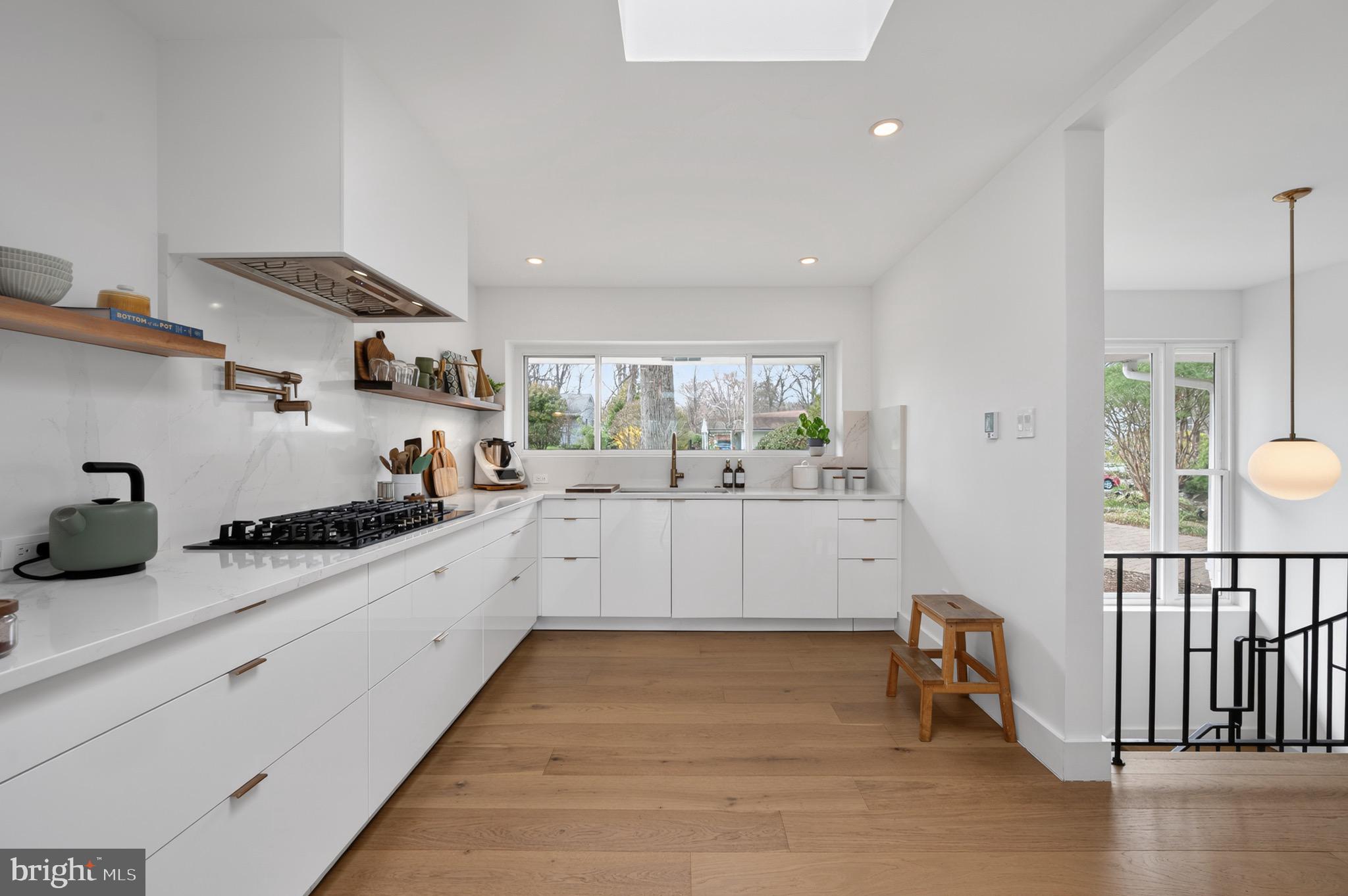 LAKE BARCROFT - Residential