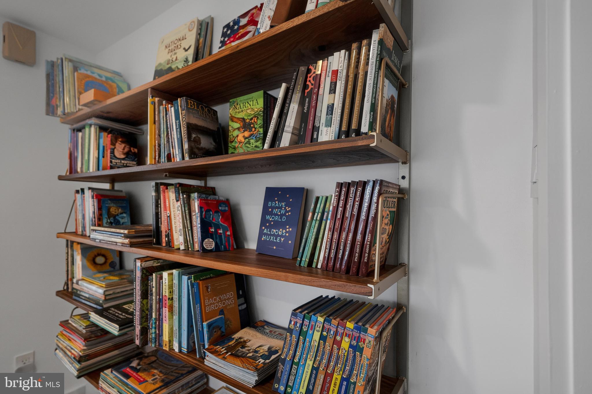 LAKE BARCROFT - Residential