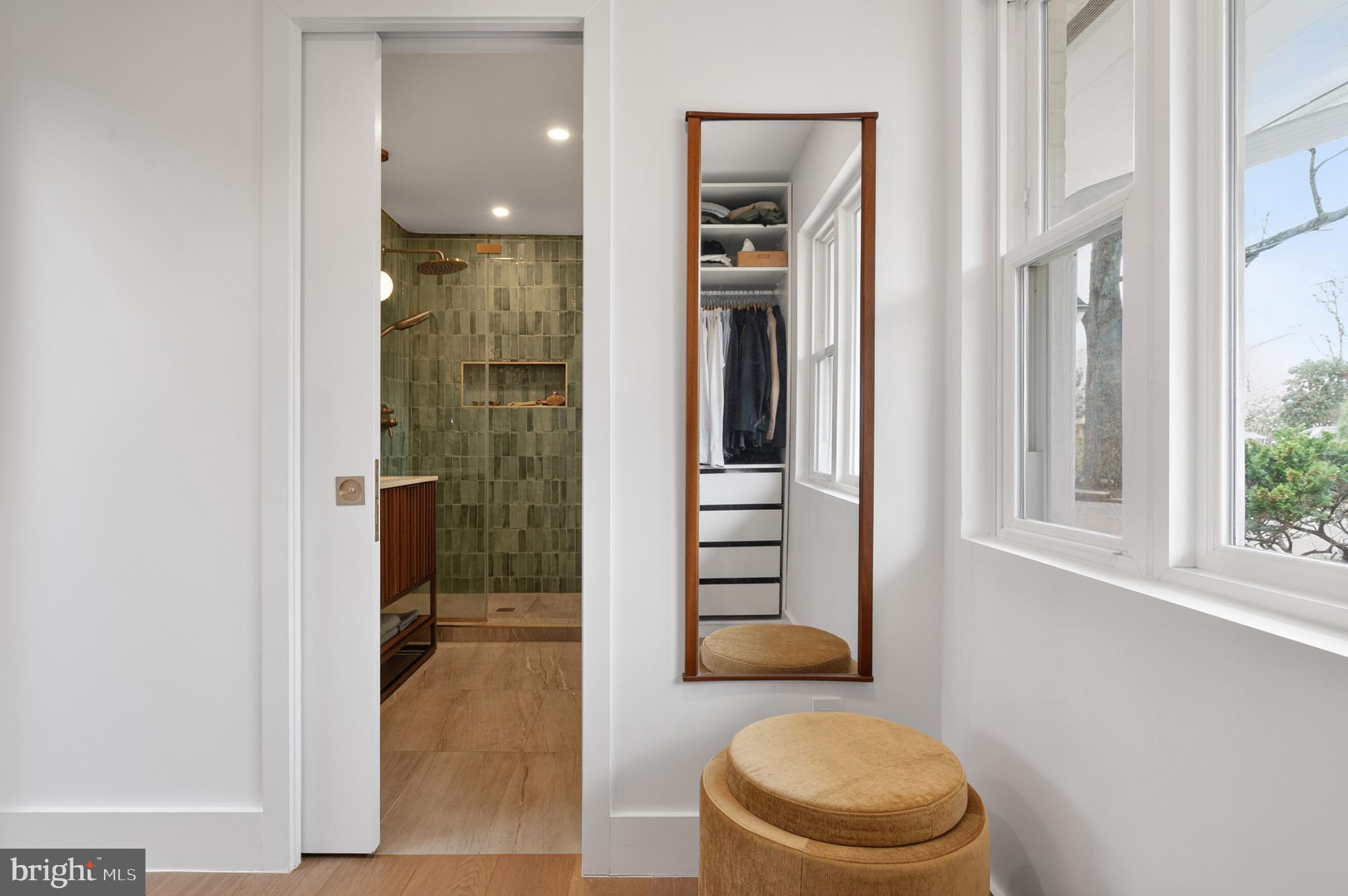 LAKE BARCROFT - Residential