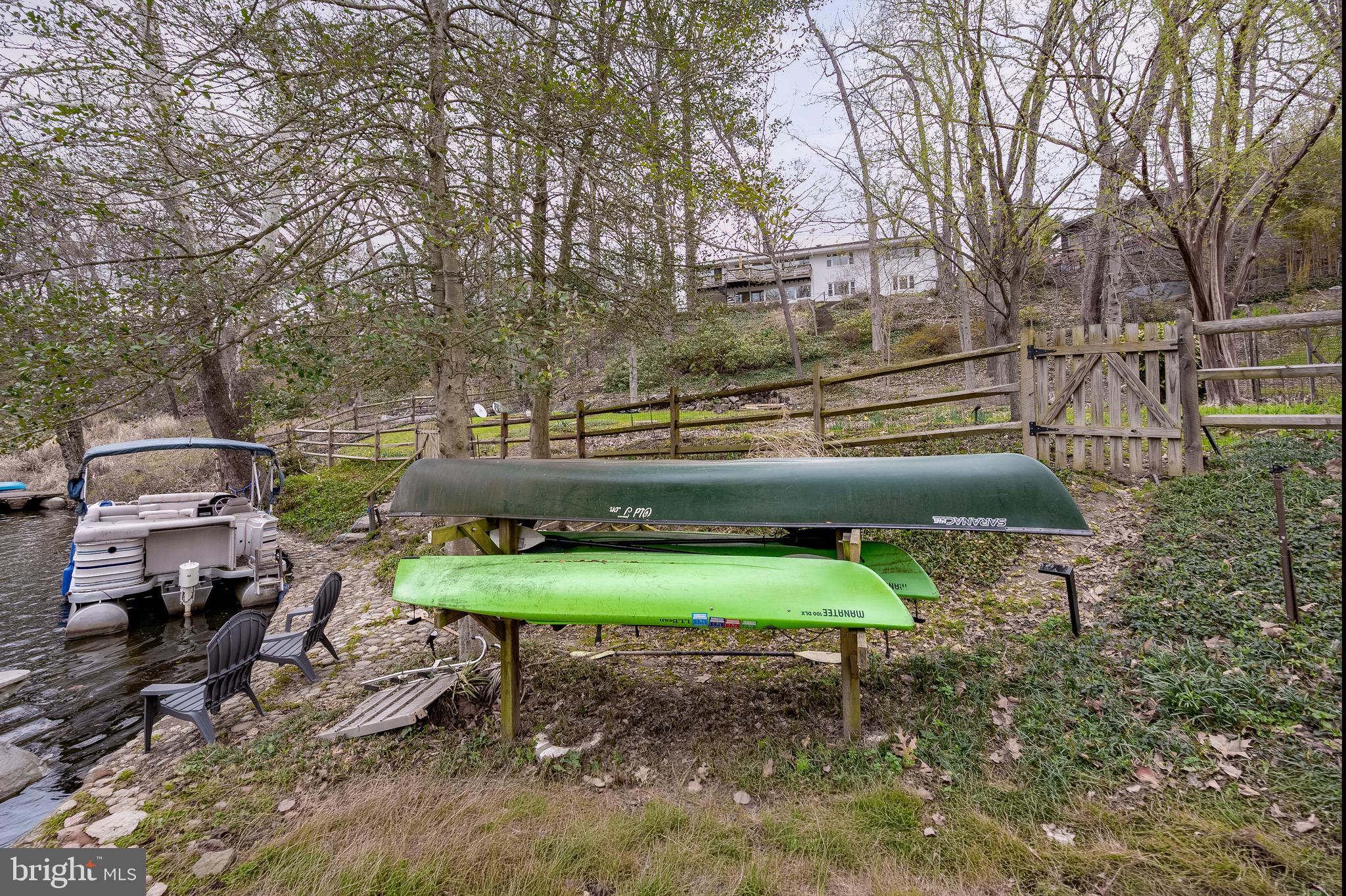 LAKE BARCROFT - Residential