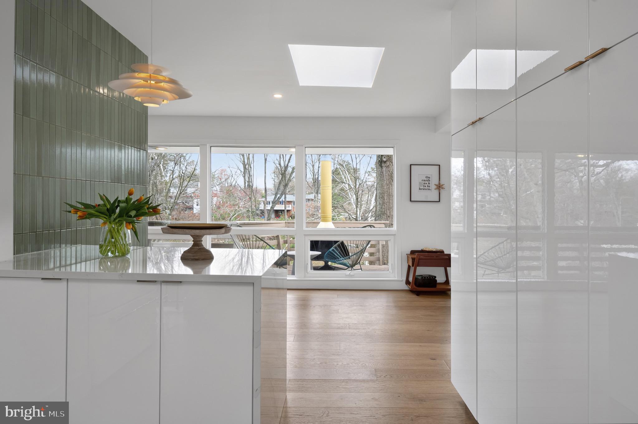 LAKE BARCROFT - Residential