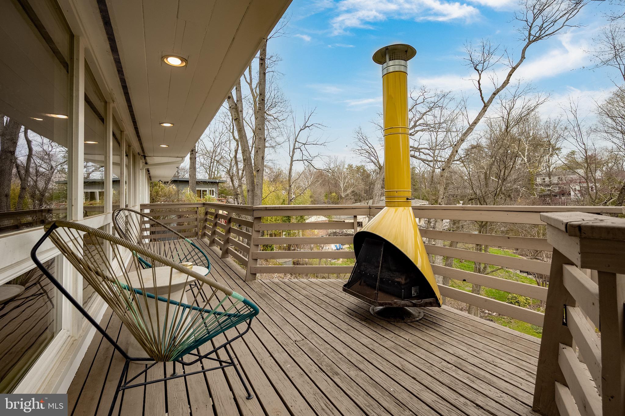 LAKE BARCROFT - Residential