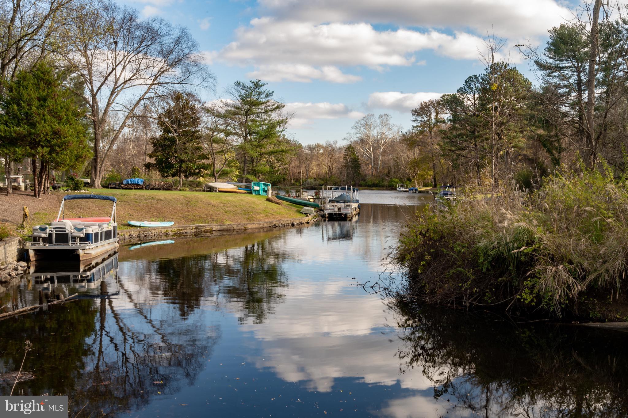 LAKE BARCROFT - Residential