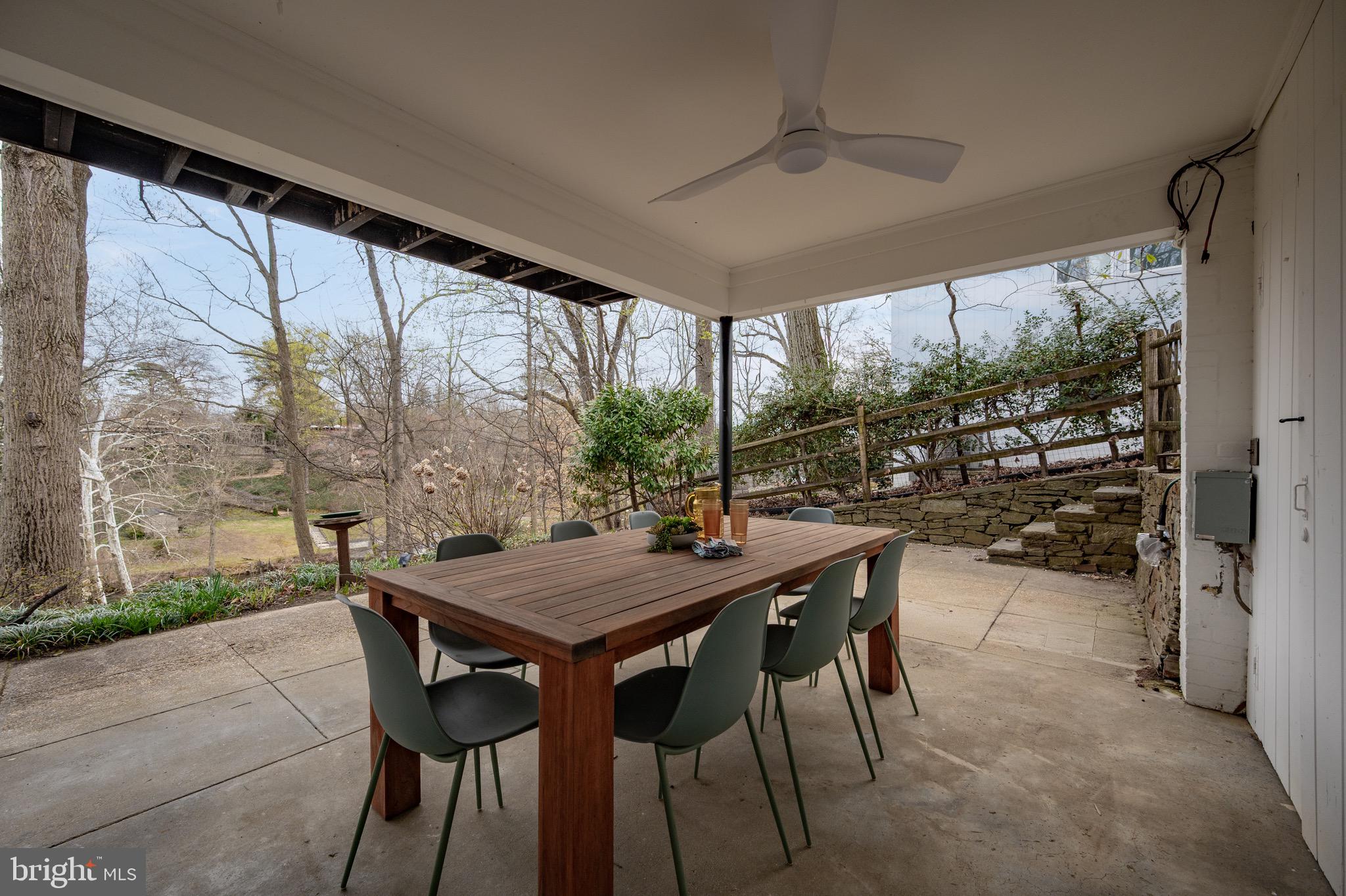 LAKE BARCROFT - Residential