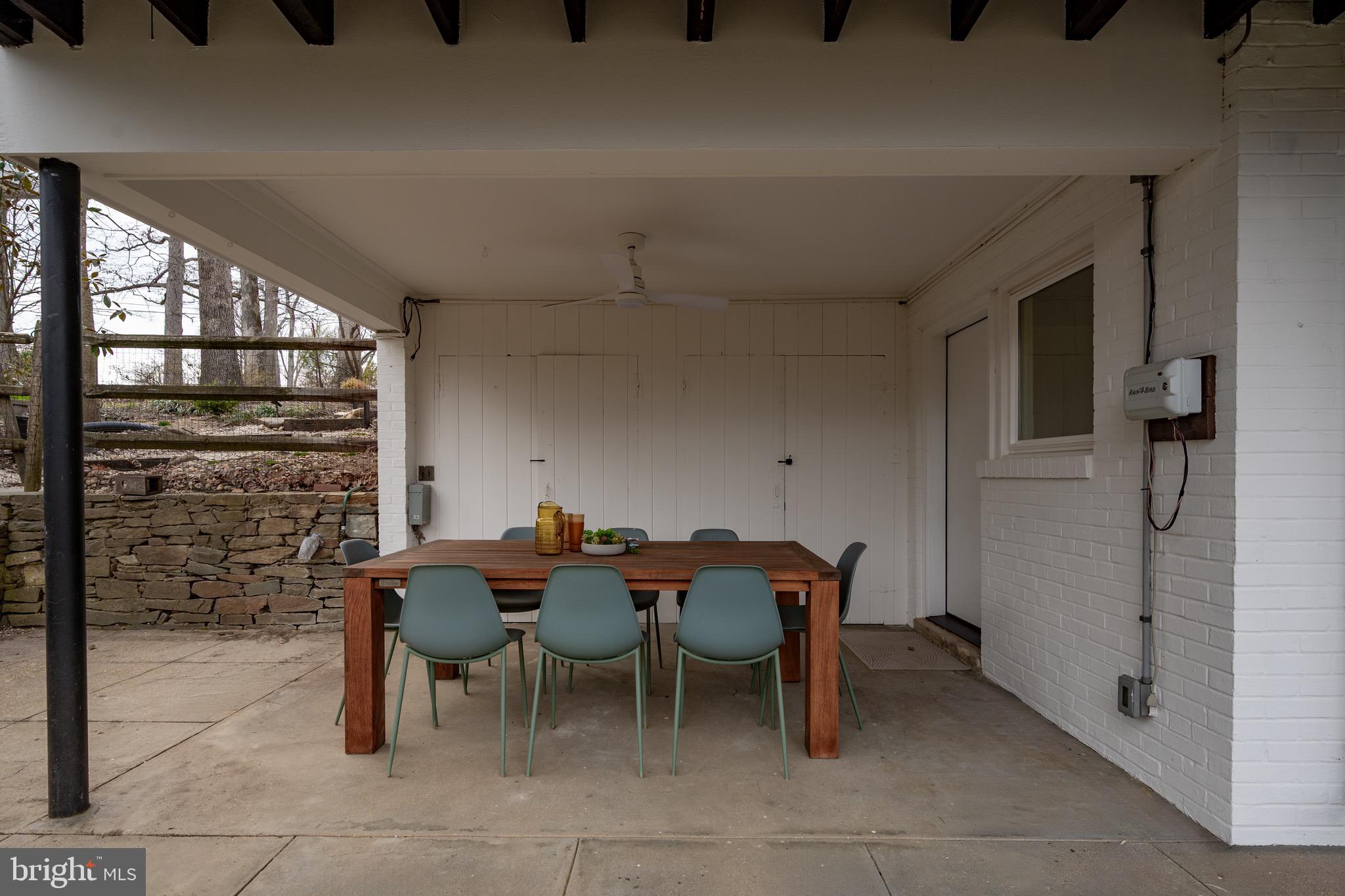 LAKE BARCROFT - Residential