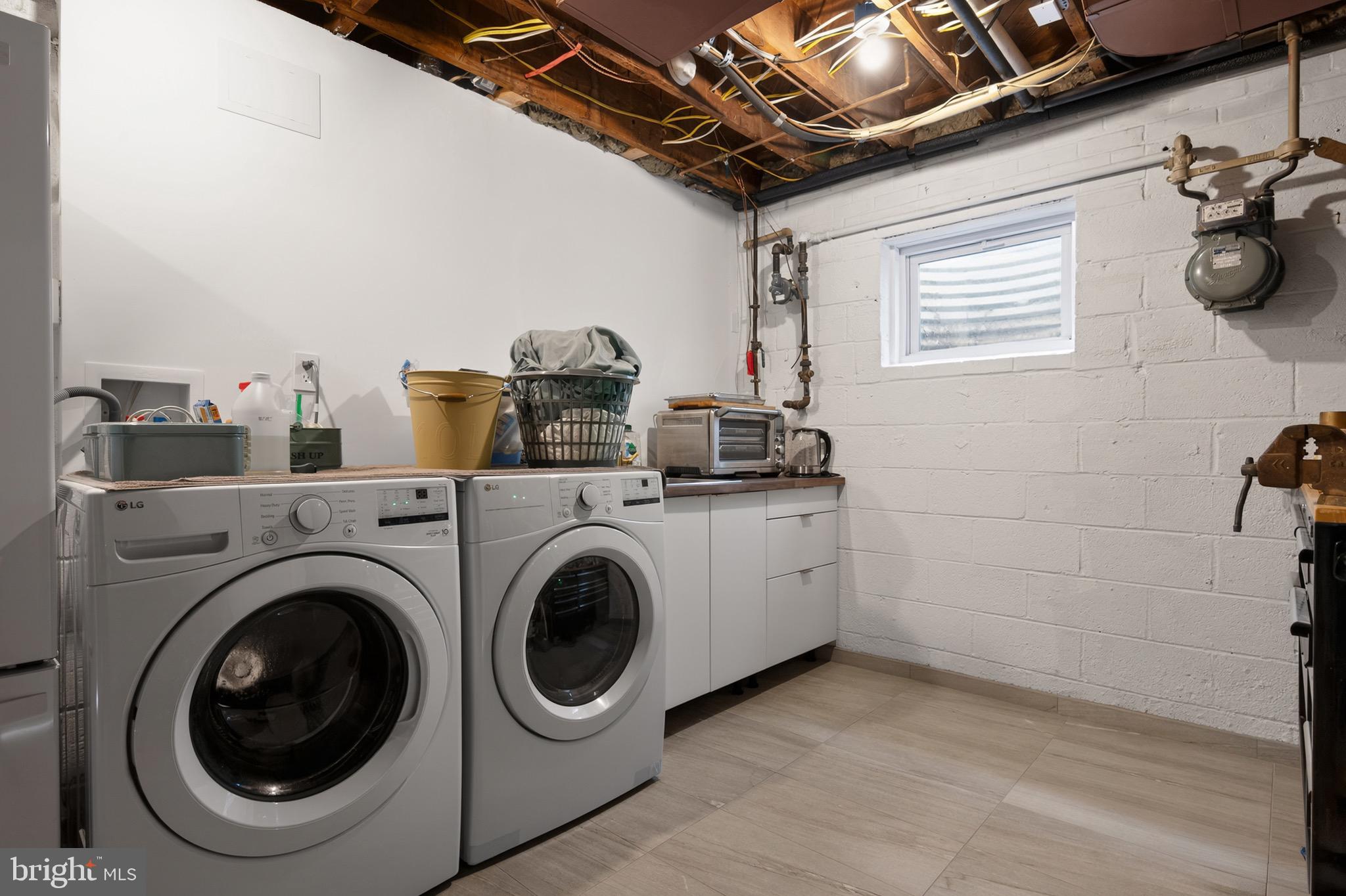 LAKE BARCROFT - Residential