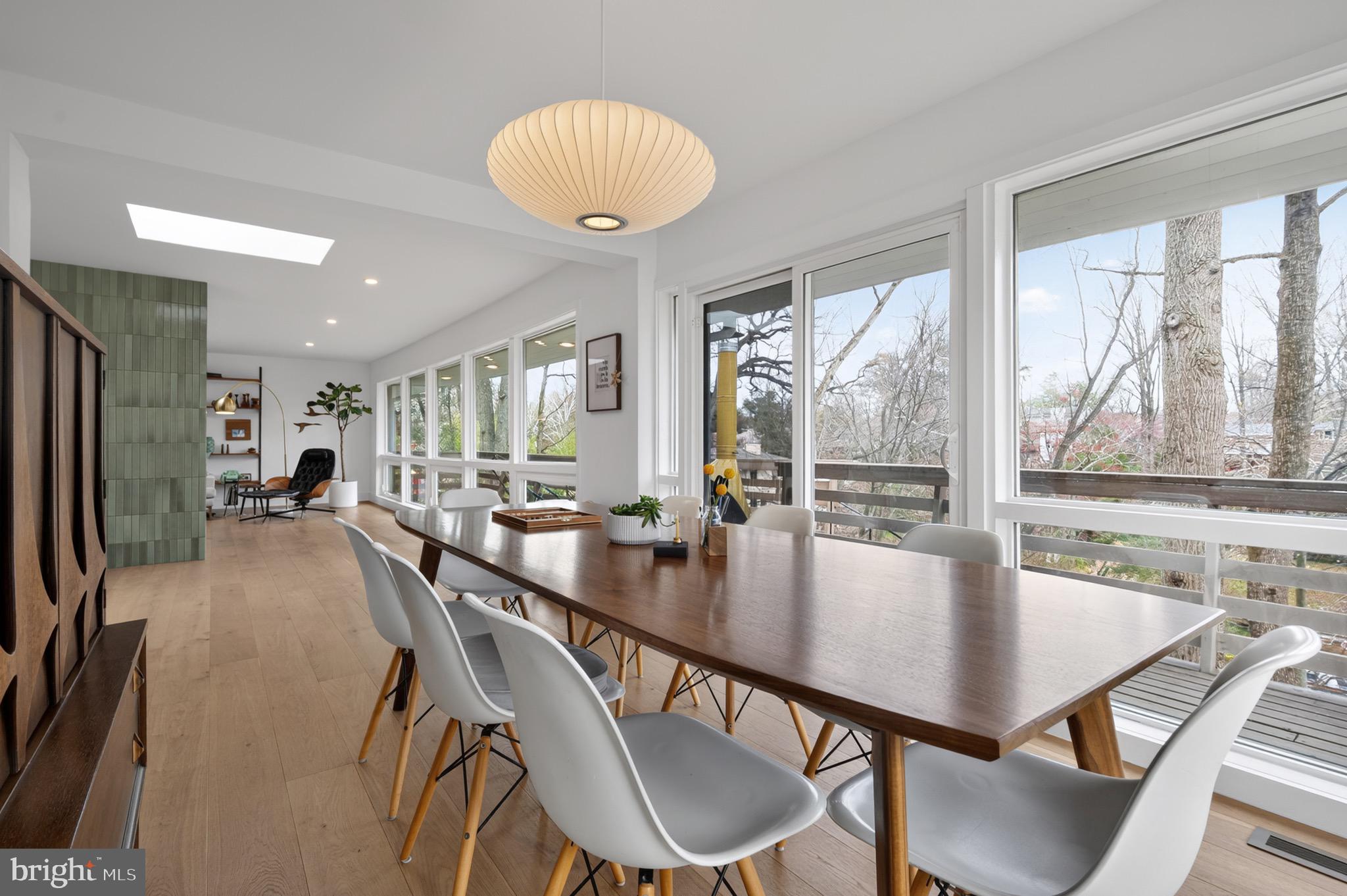 LAKE BARCROFT - Residential